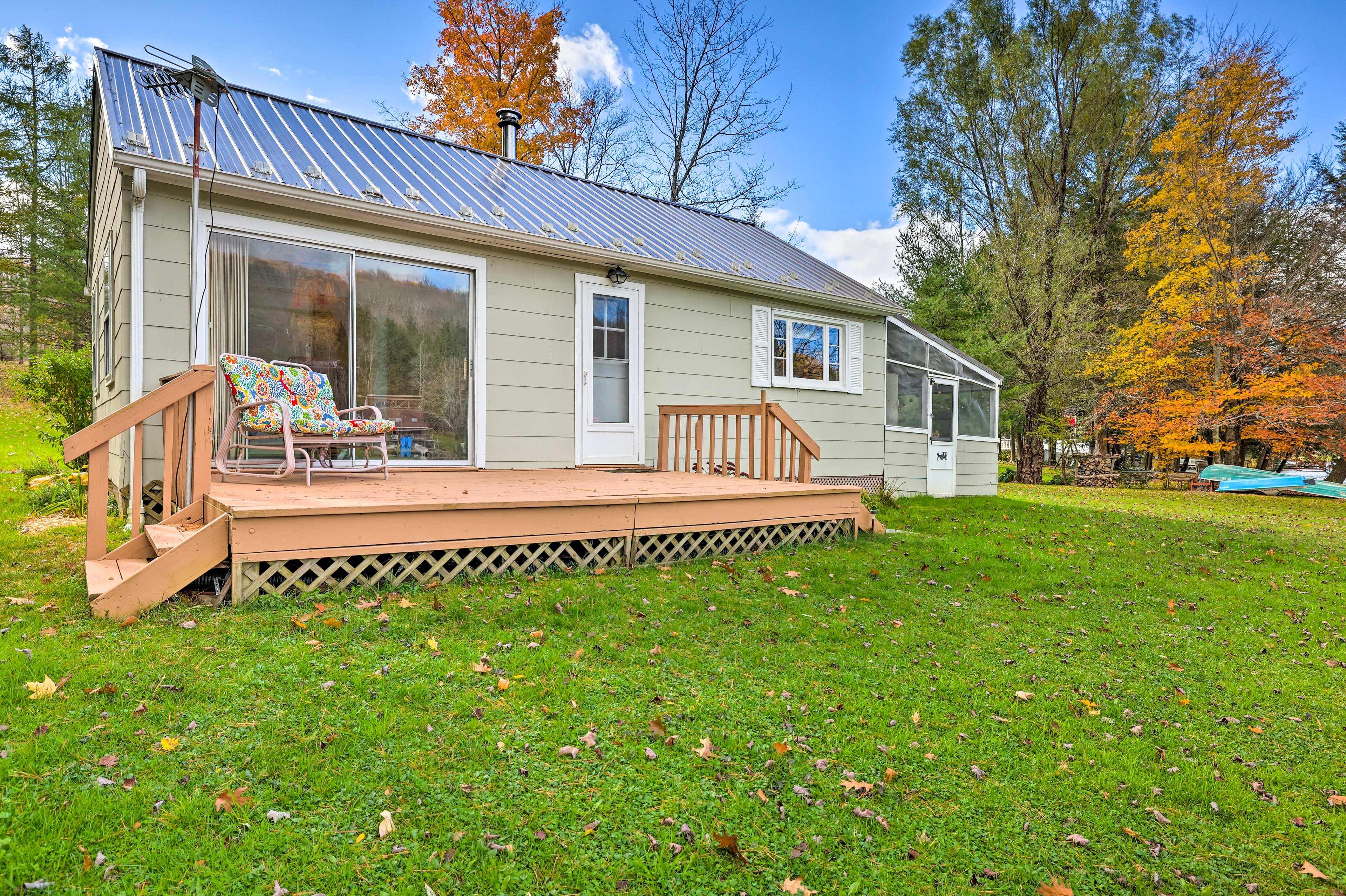 Deck | Free WiFi | Pet Friendly w/ Fee | Suitable for Children