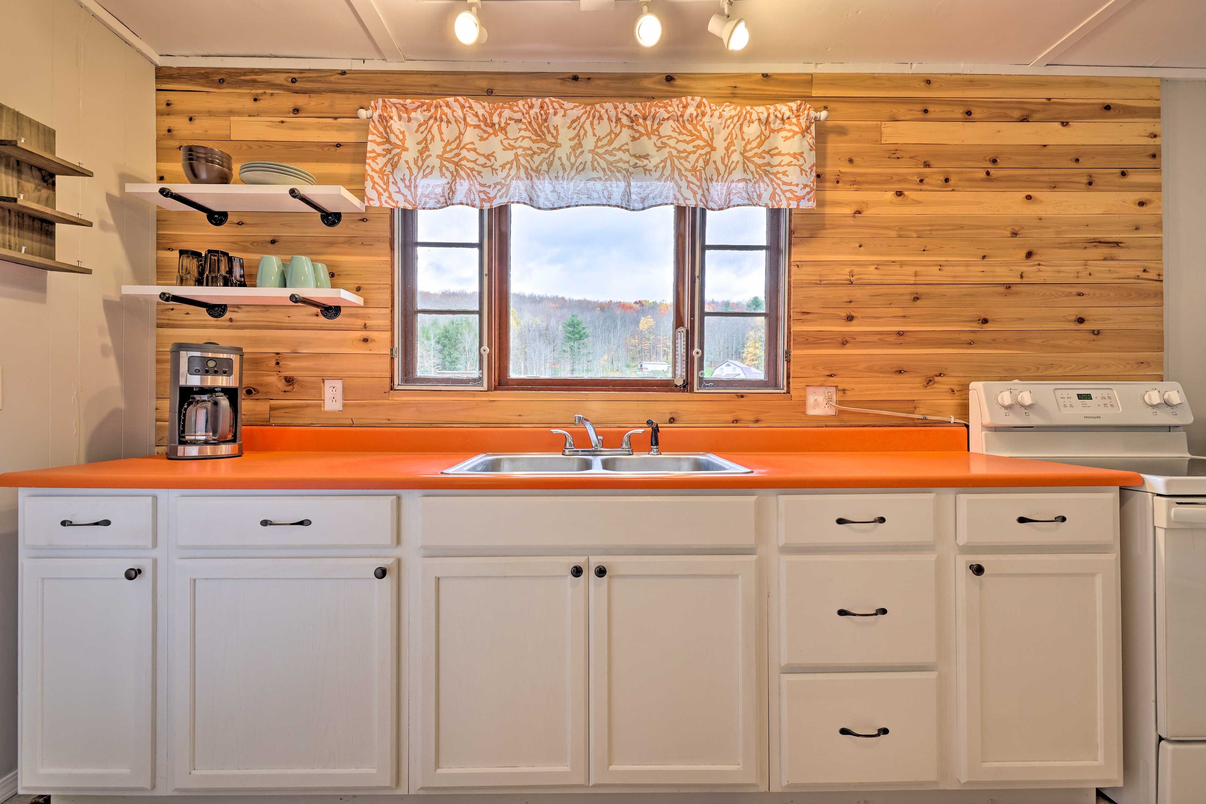 Well-Equipped Kitchen | Microwave