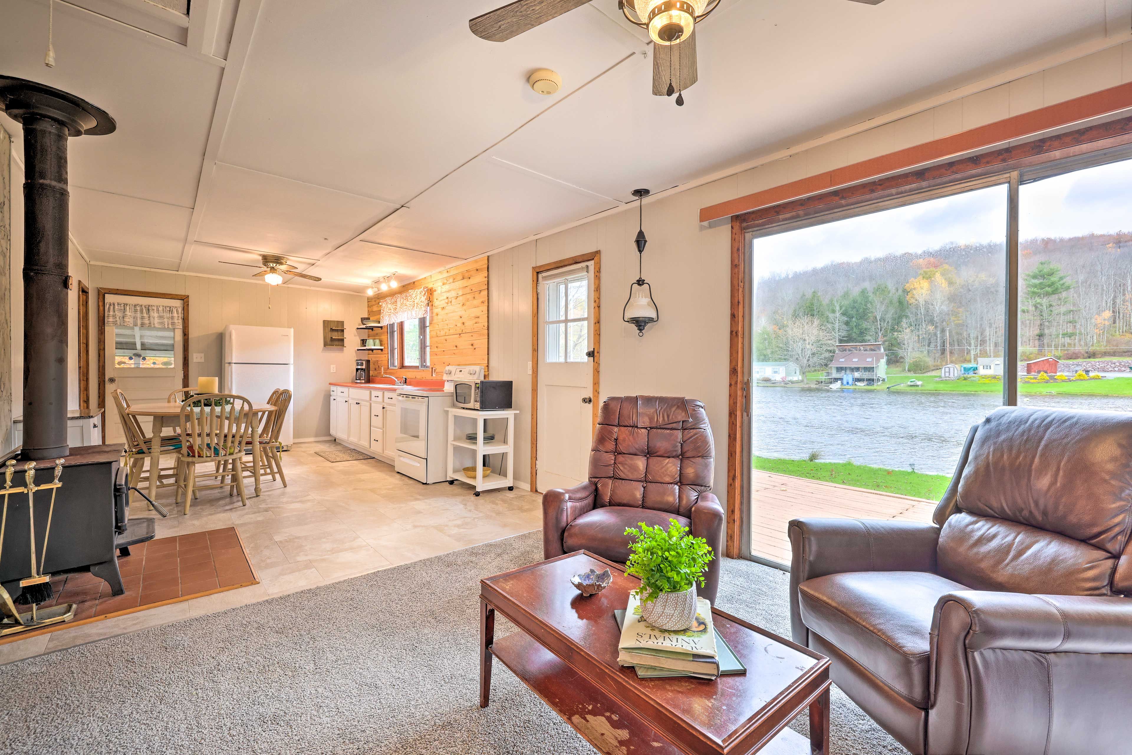 Living Room | Single-Story Interior | Driveway Parking (2 Vehicles)