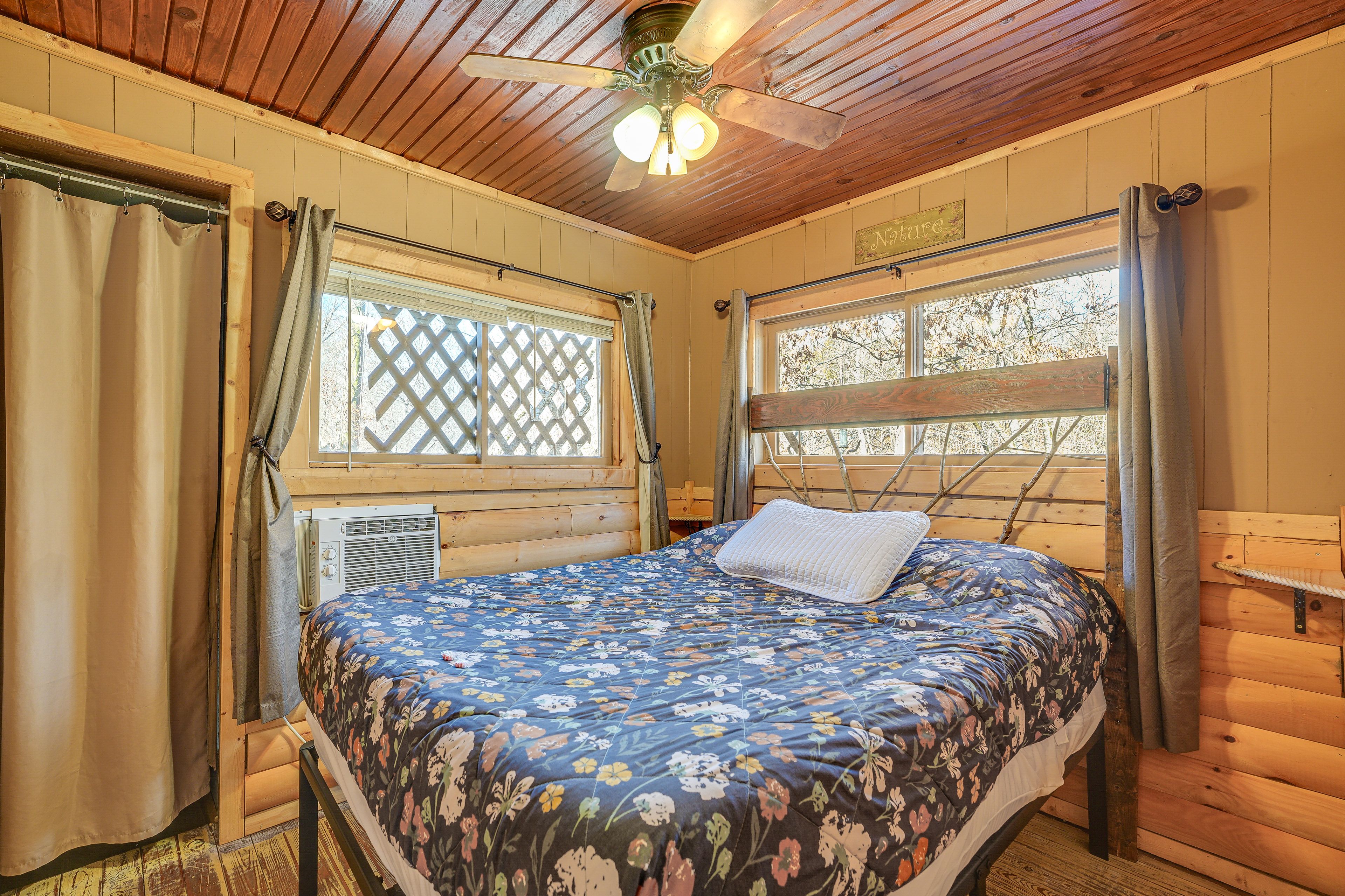 Bedroom | Full Bed