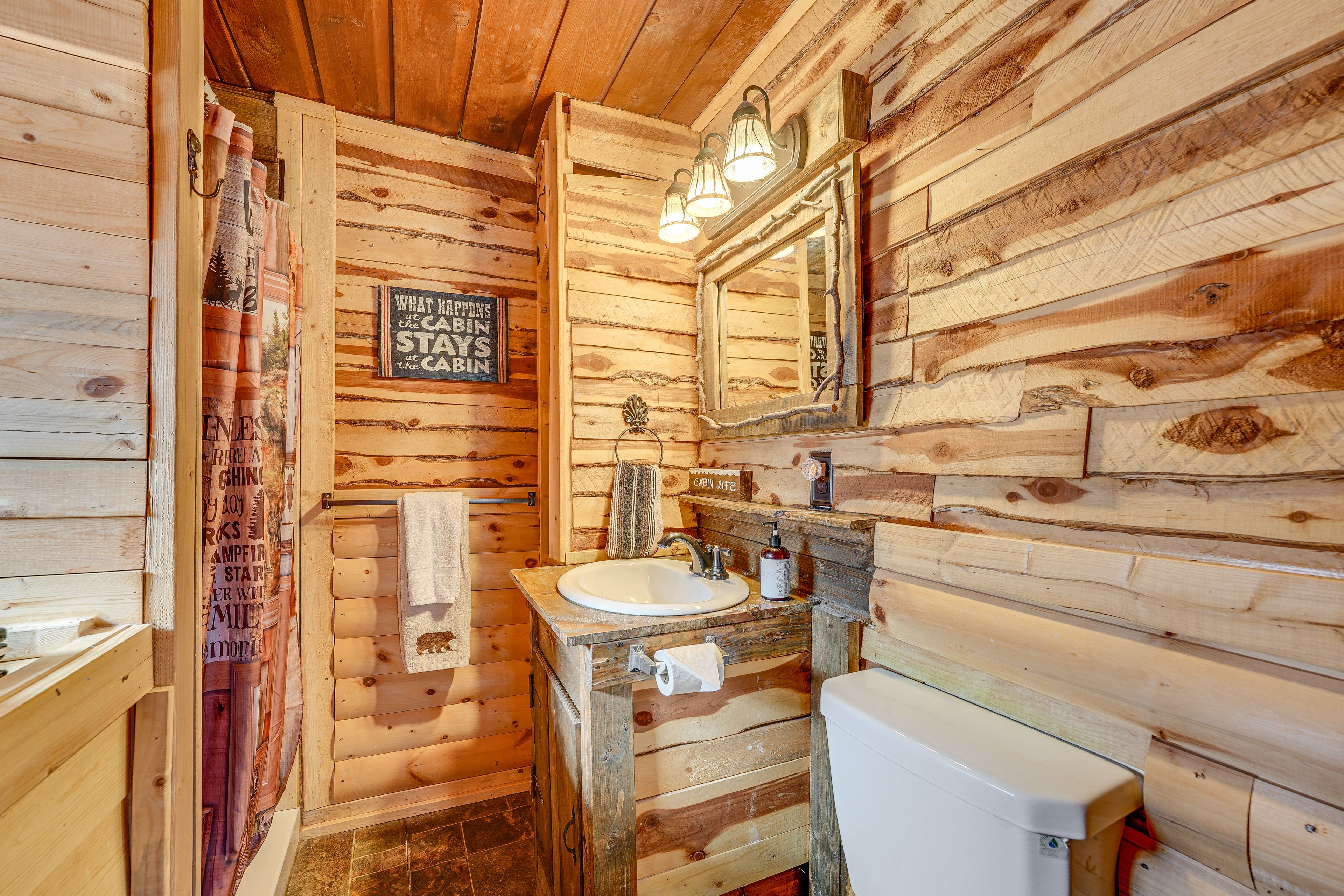 Full Bathroom | Complimentary Toiletries