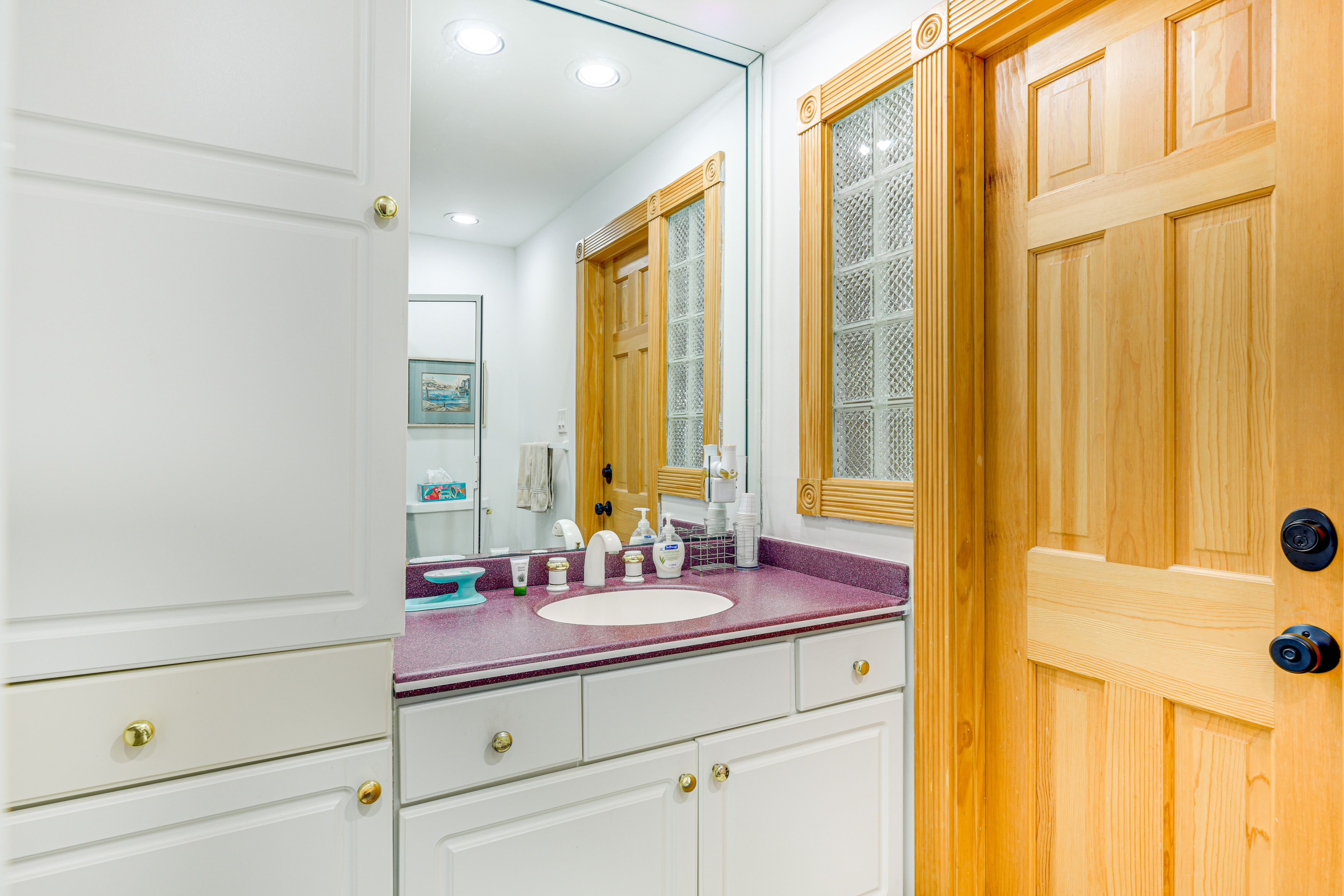 Full Bathroom | Complimentary Toiletries | Hair Dryer | Towels Provided