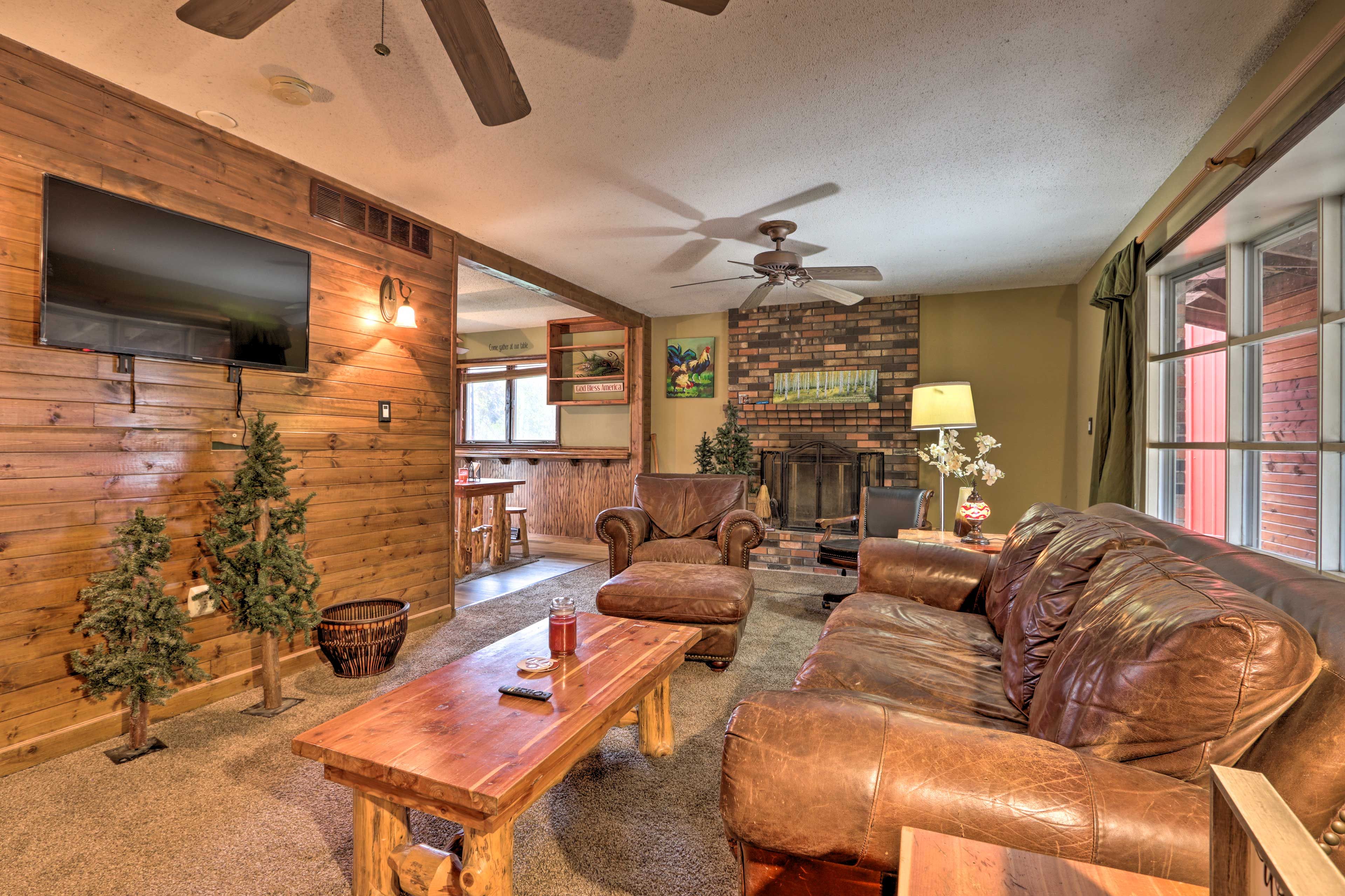 Living Room | Smart TV | Wood-Burning Fireplace