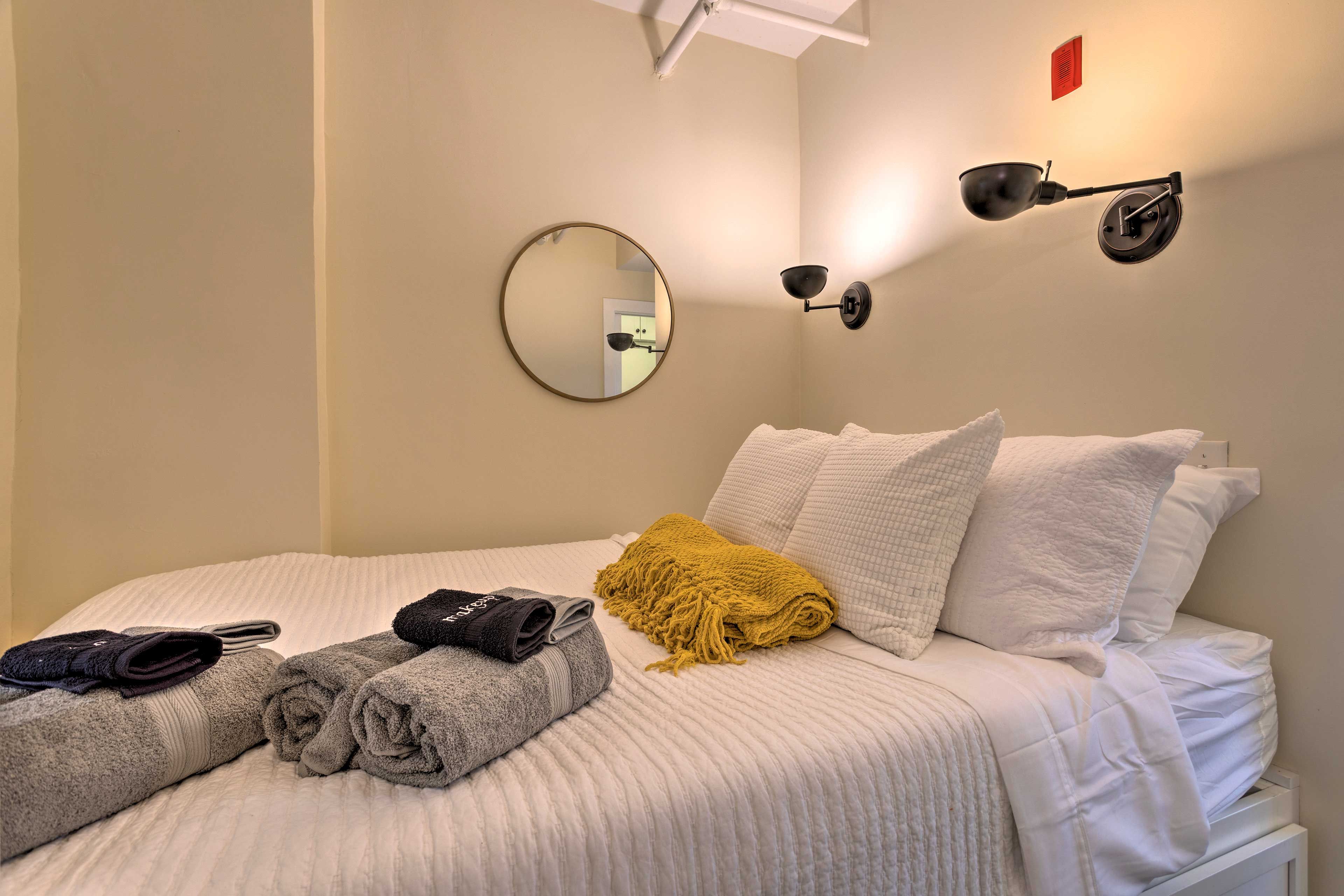Studio | Queen Bed (Elevated) | Linens Provided