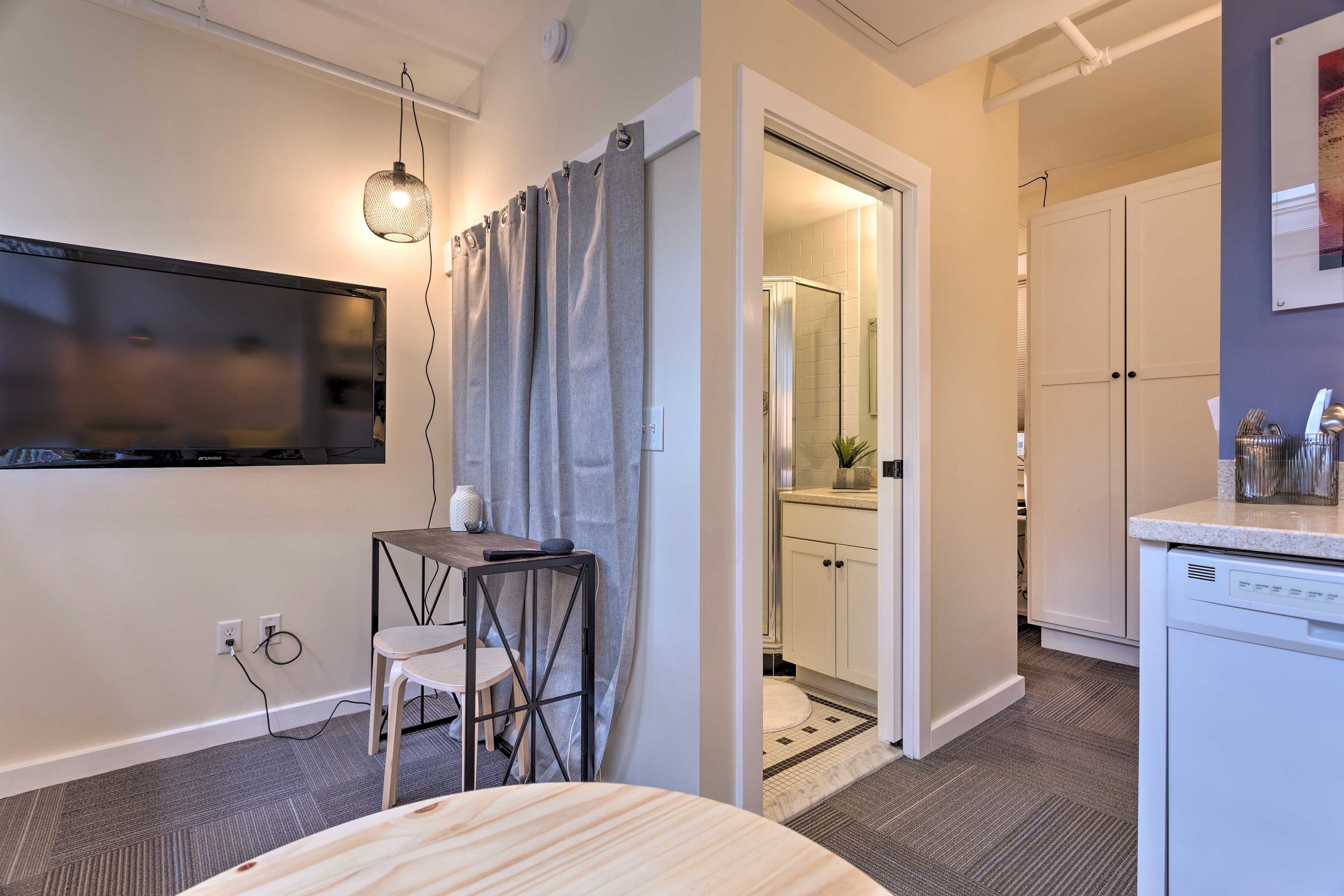 Studio | Smart TV | Desk Behind Bathroom