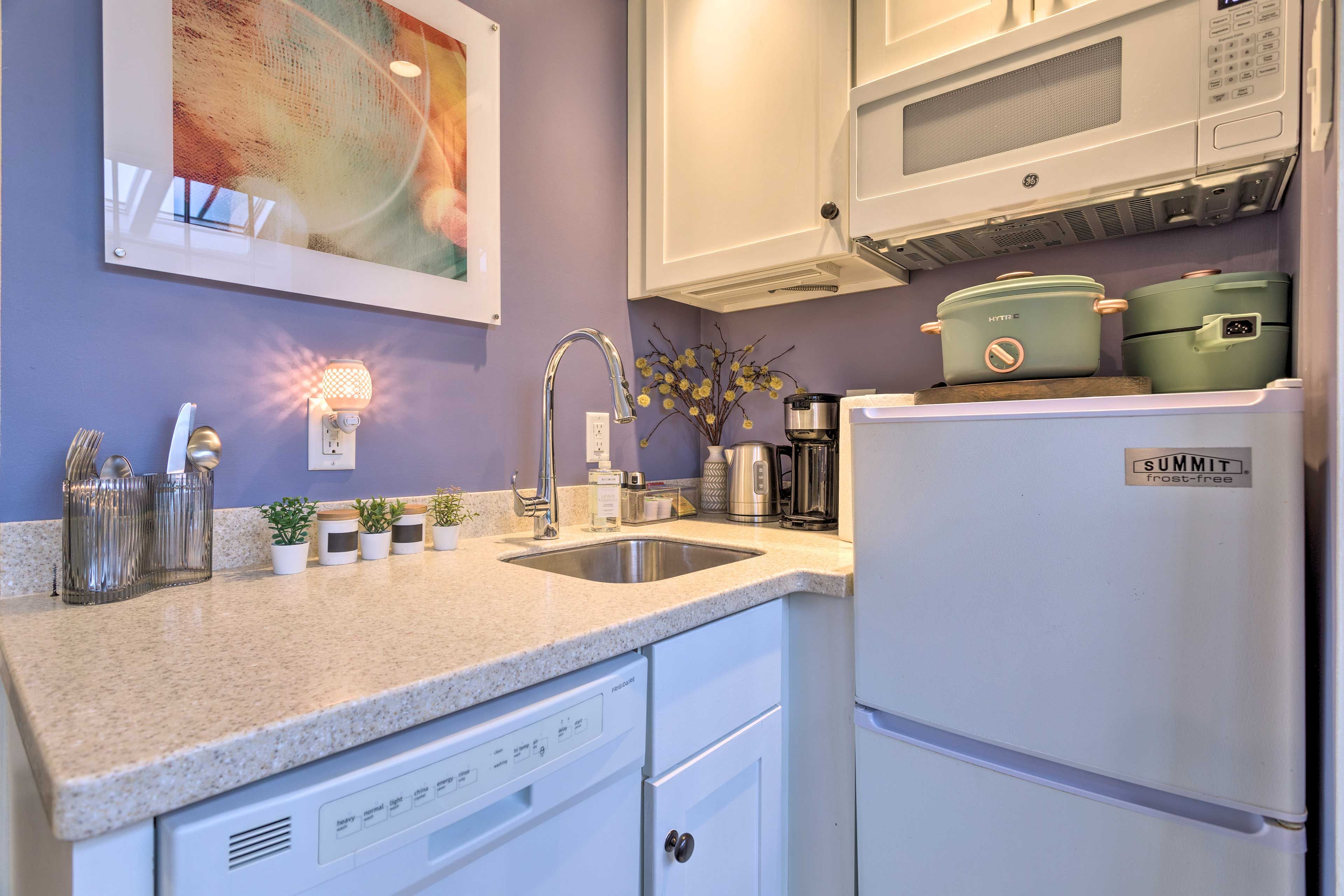 Kitchenette | Electric Tea Kettle | Tea | Water Filter
