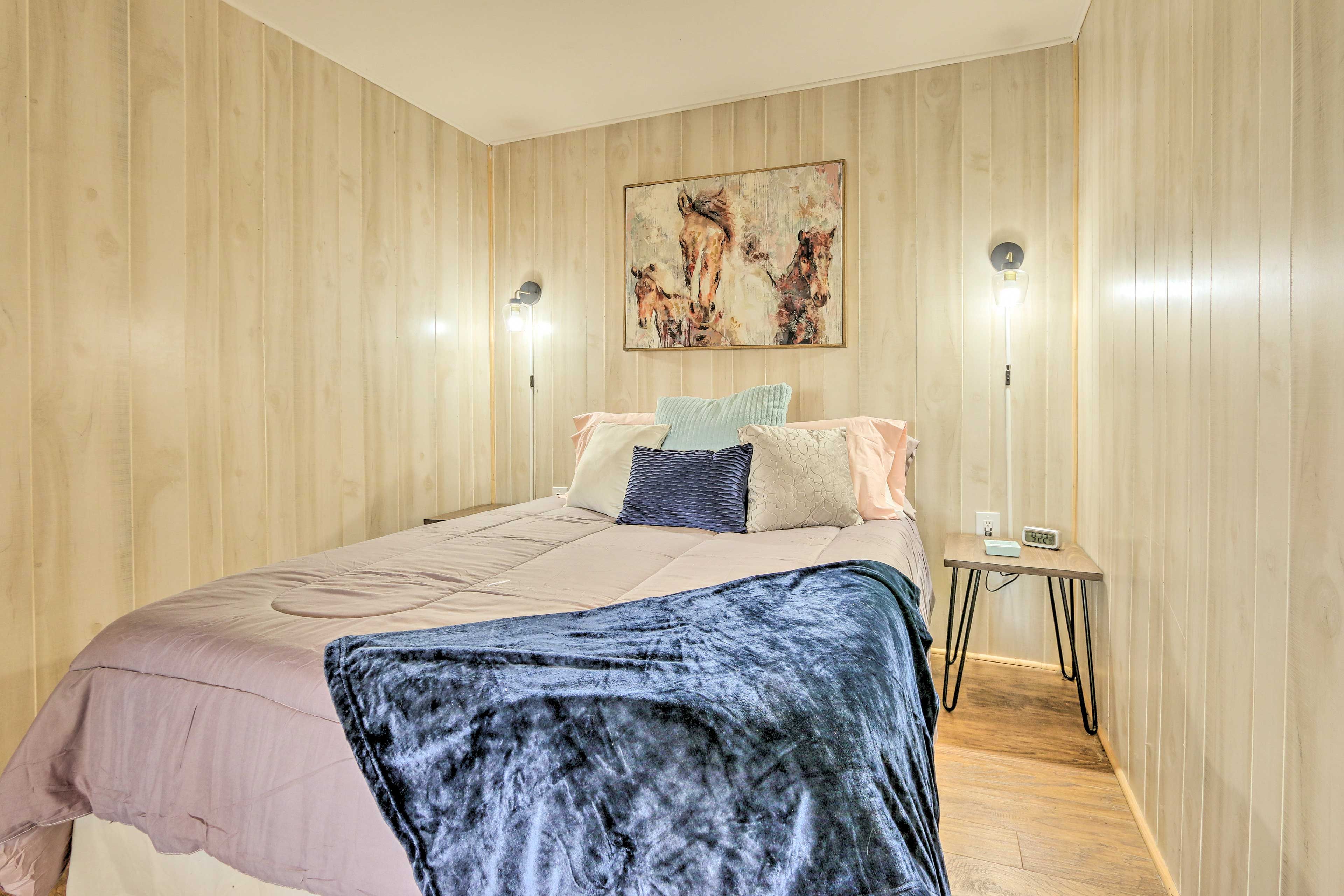 Bedroom | Queen Bed