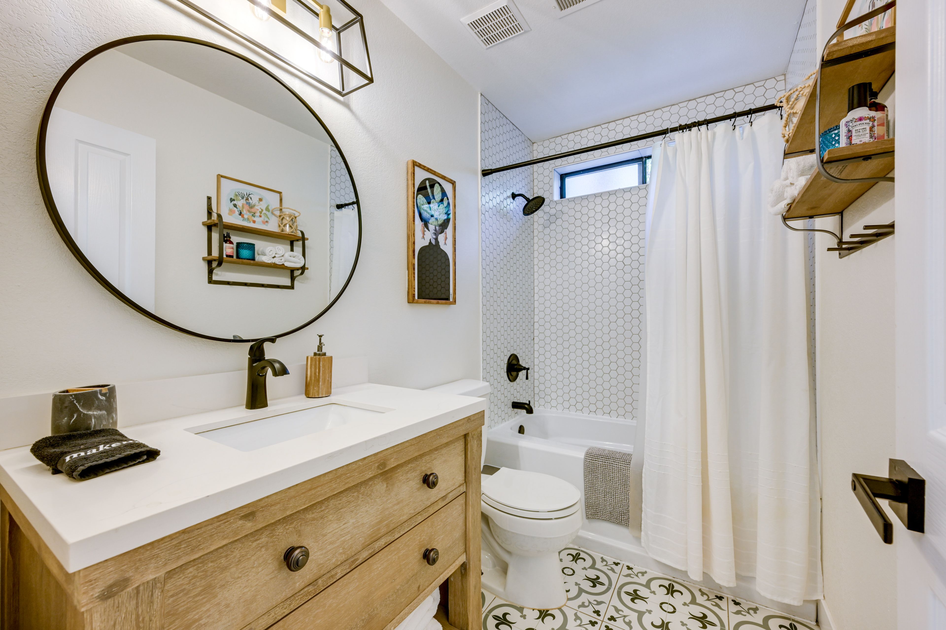 Full Bathroom | Hair Dryer