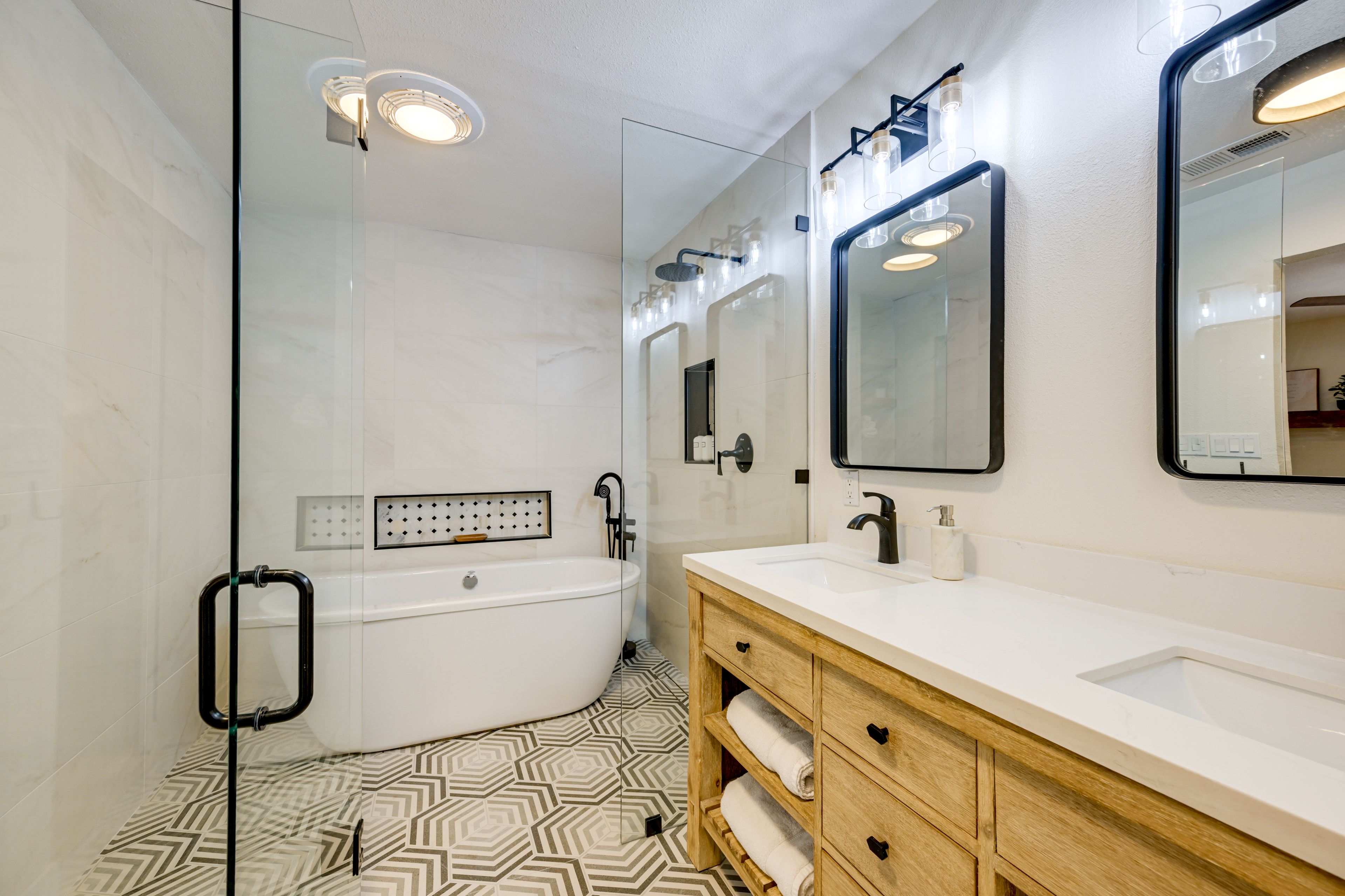 En-Suite Bathroom | Towels Provided | Complimentary Toiletries