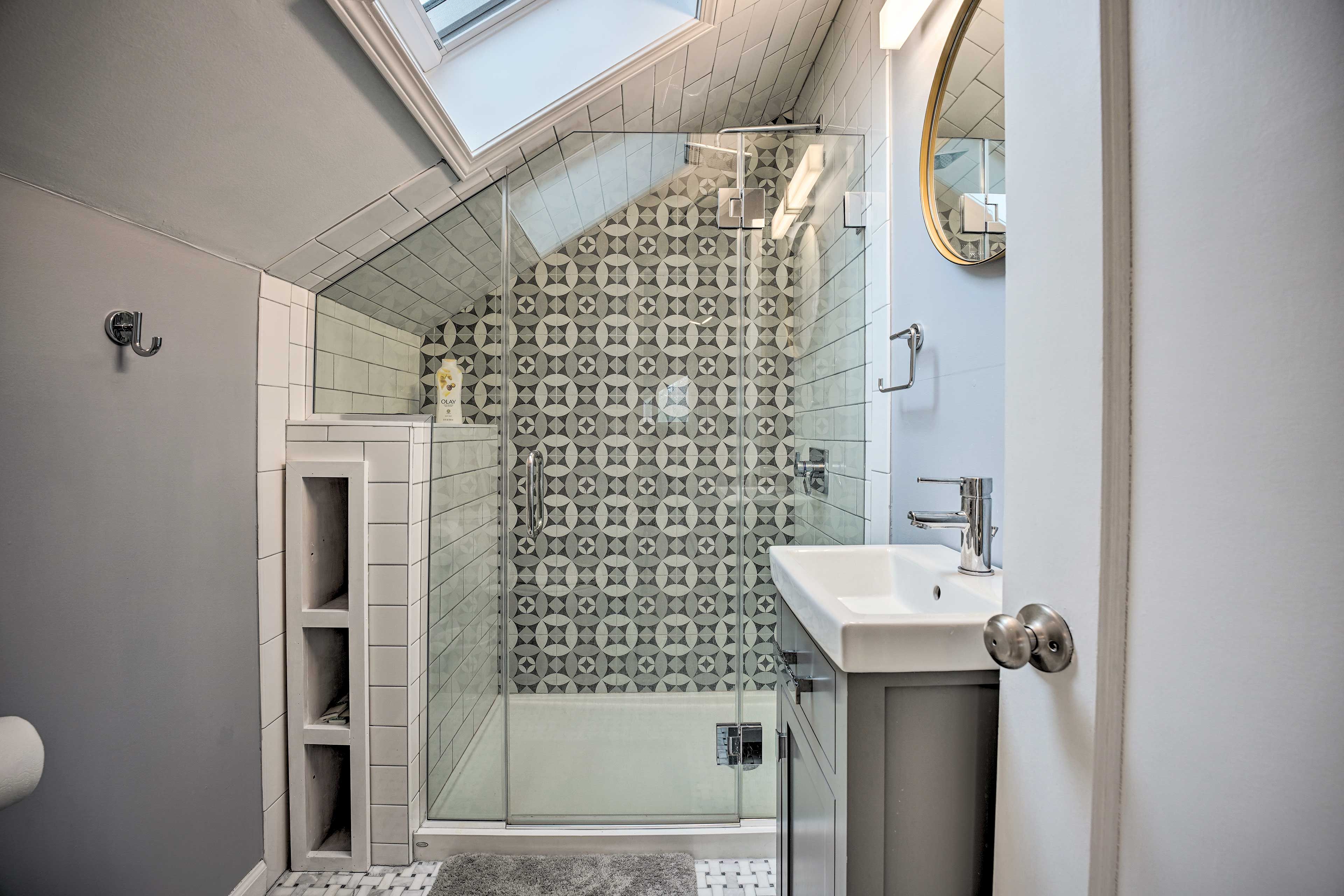 En-Suite Bathroom | 2nd Floor | Towels Provided