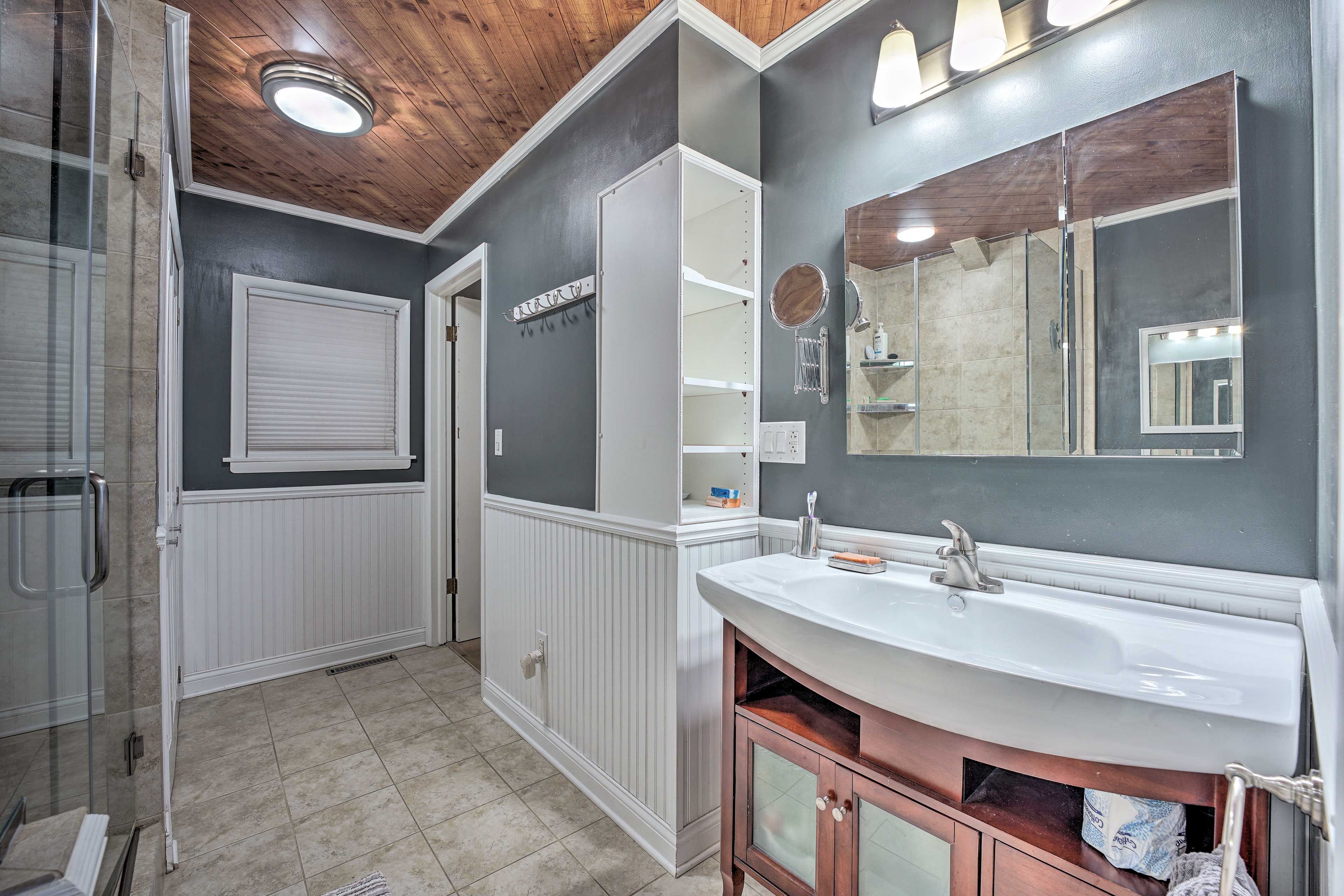 En-Suite Bathroom | 1st Floor