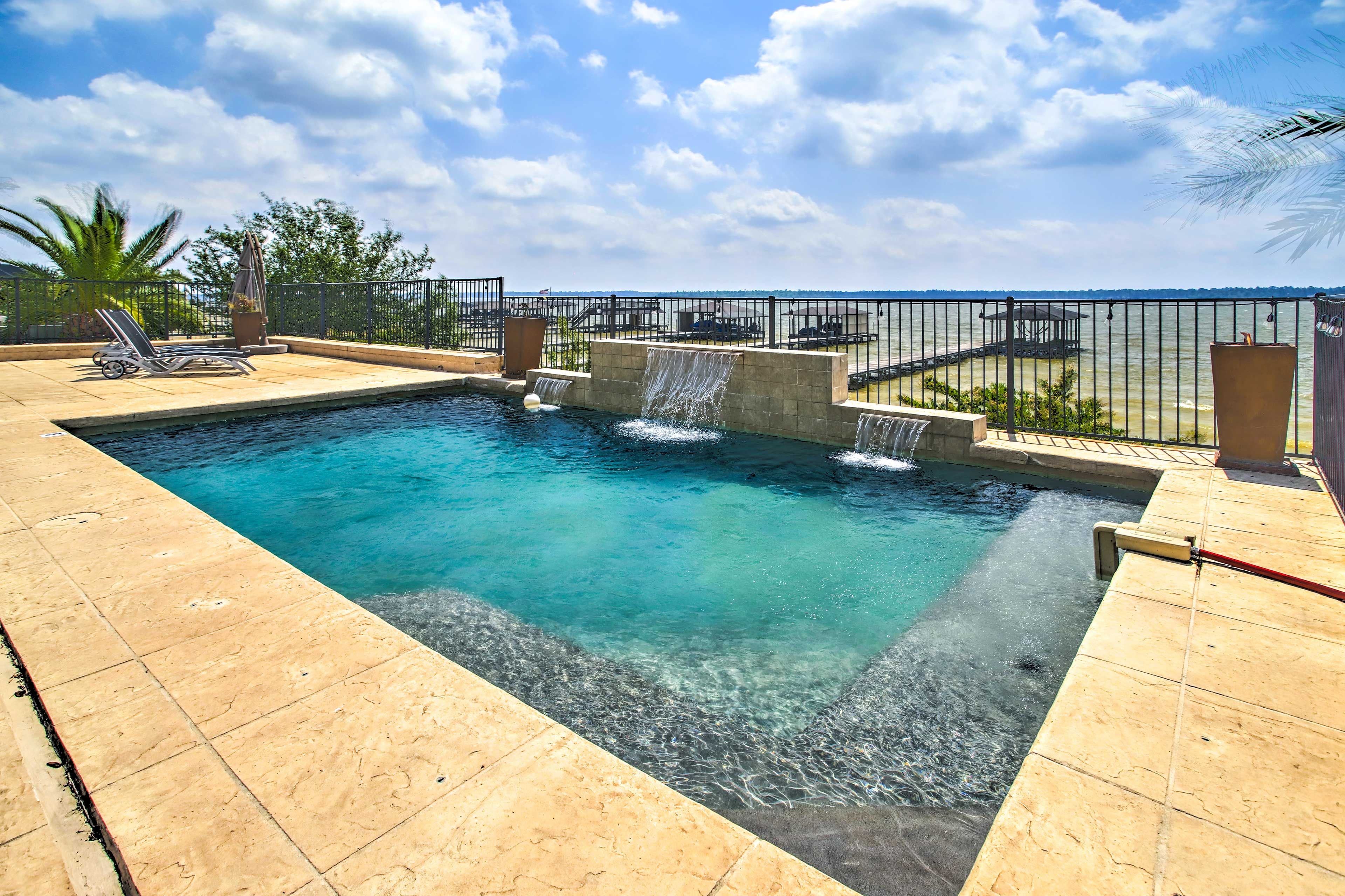 Houston Vacation Rental | 5BR | 3.5BA | 7,300 Sq Ft | 1 Small Step to Enter