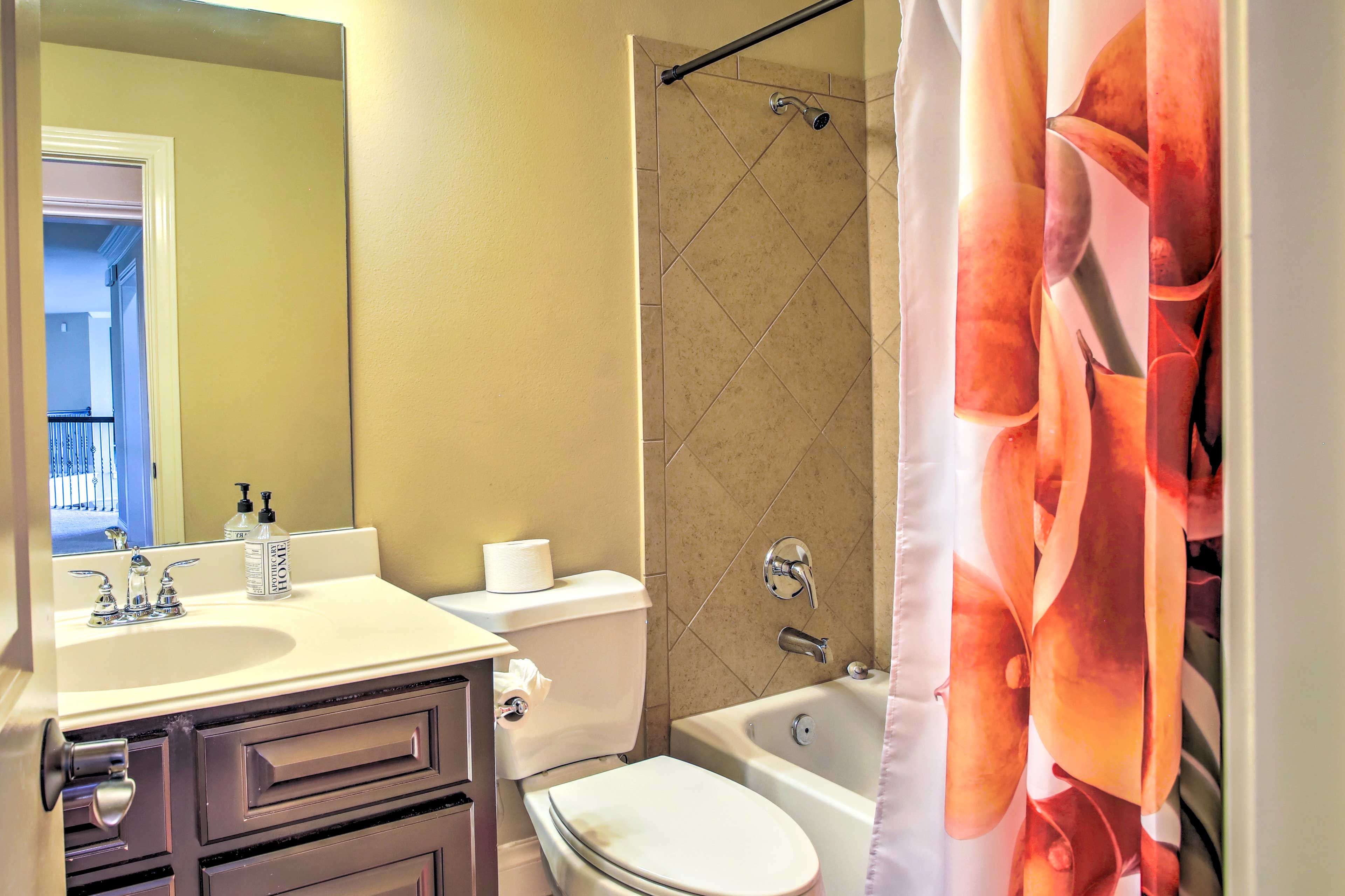 Full Bathroom | Complimentary Toiletries | Hair Dryer