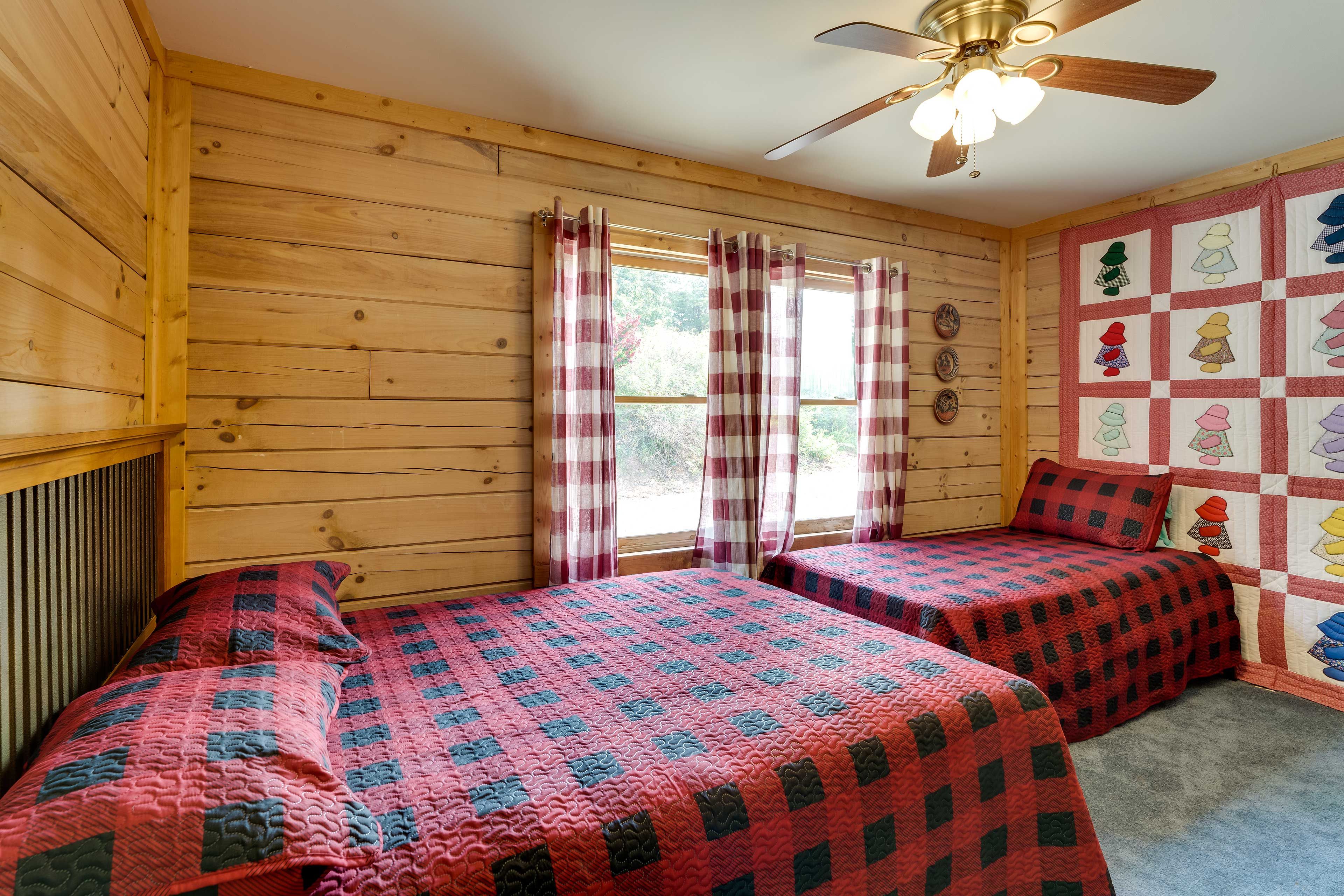 Bedroom 2 | Queen Bed | Twin Bed