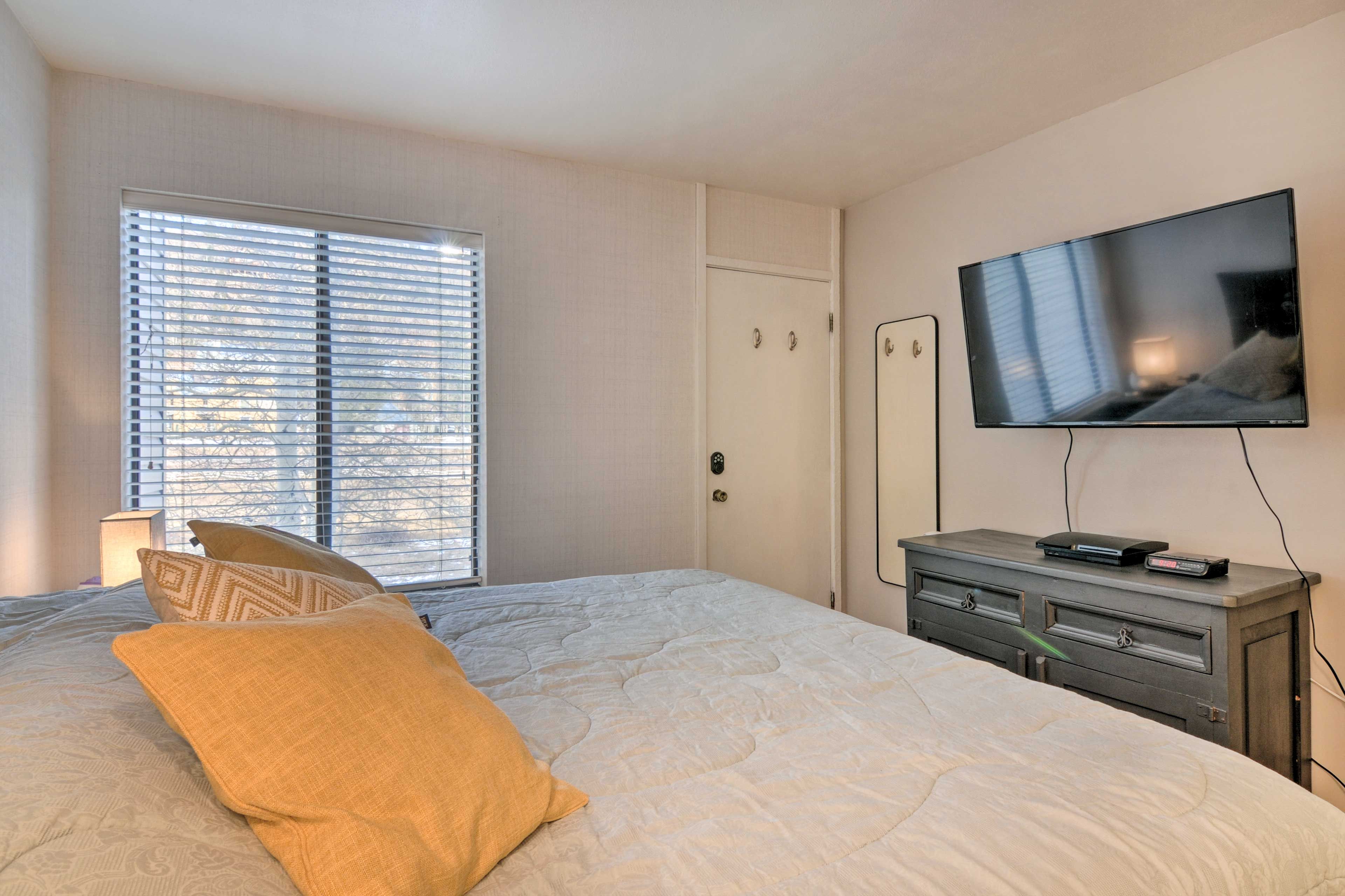 Bedroom | Smart TV