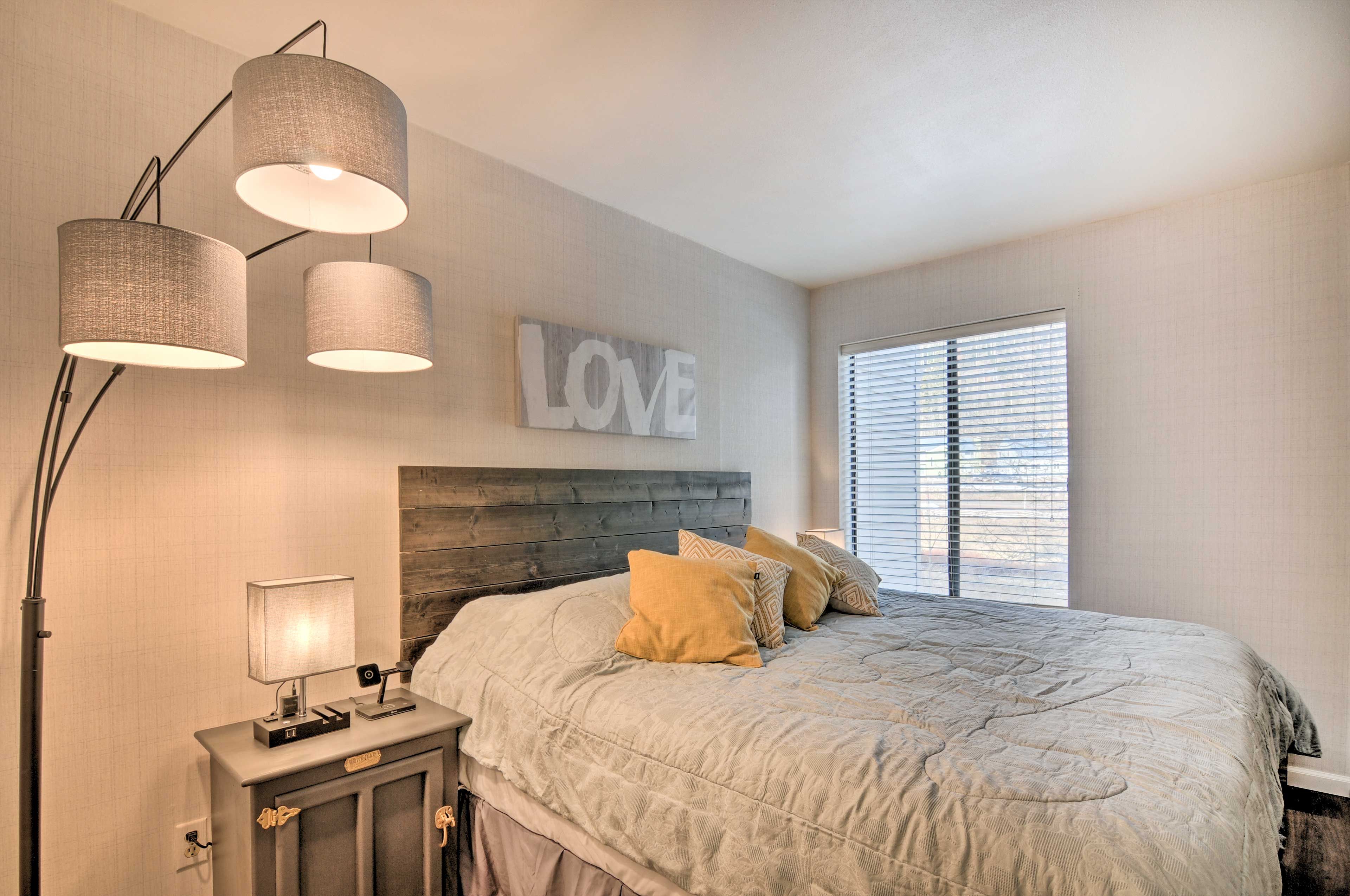 Bedroom | King Bed