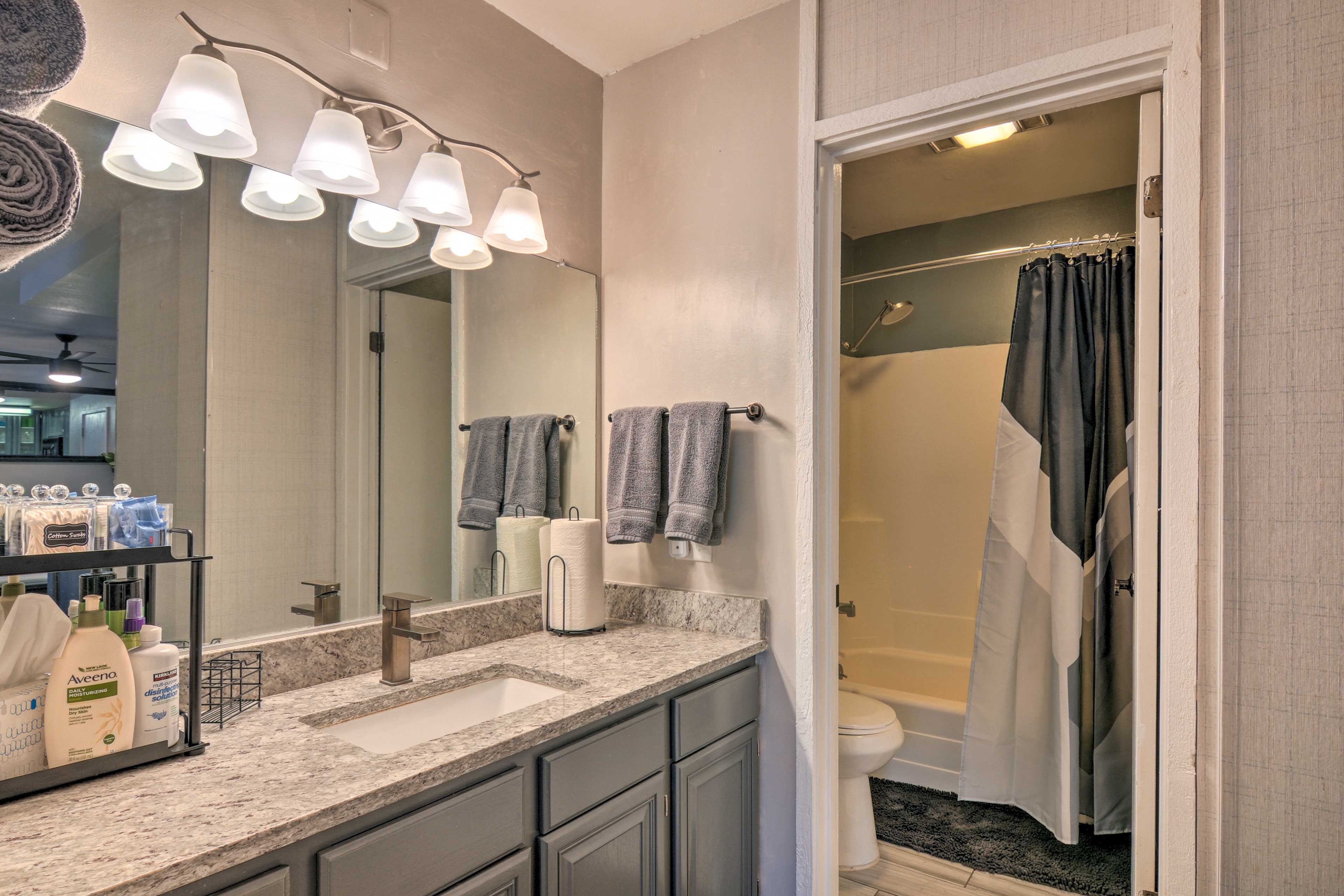 En-Suite Bathroom | Complimentary Toiletries | Hair Dryer
