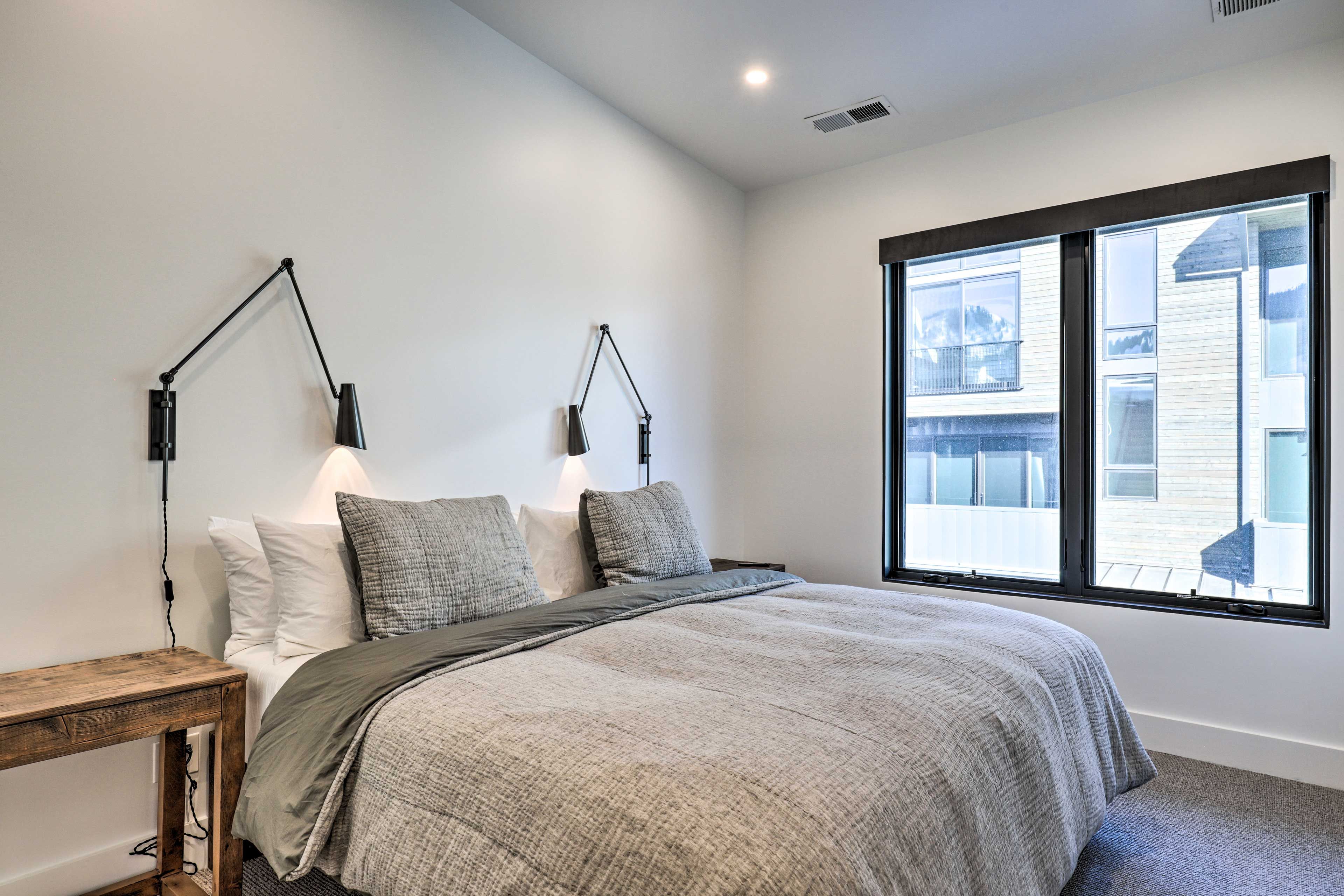 Bedroom 3 | King Bed | Smart TV | 2nd Floor