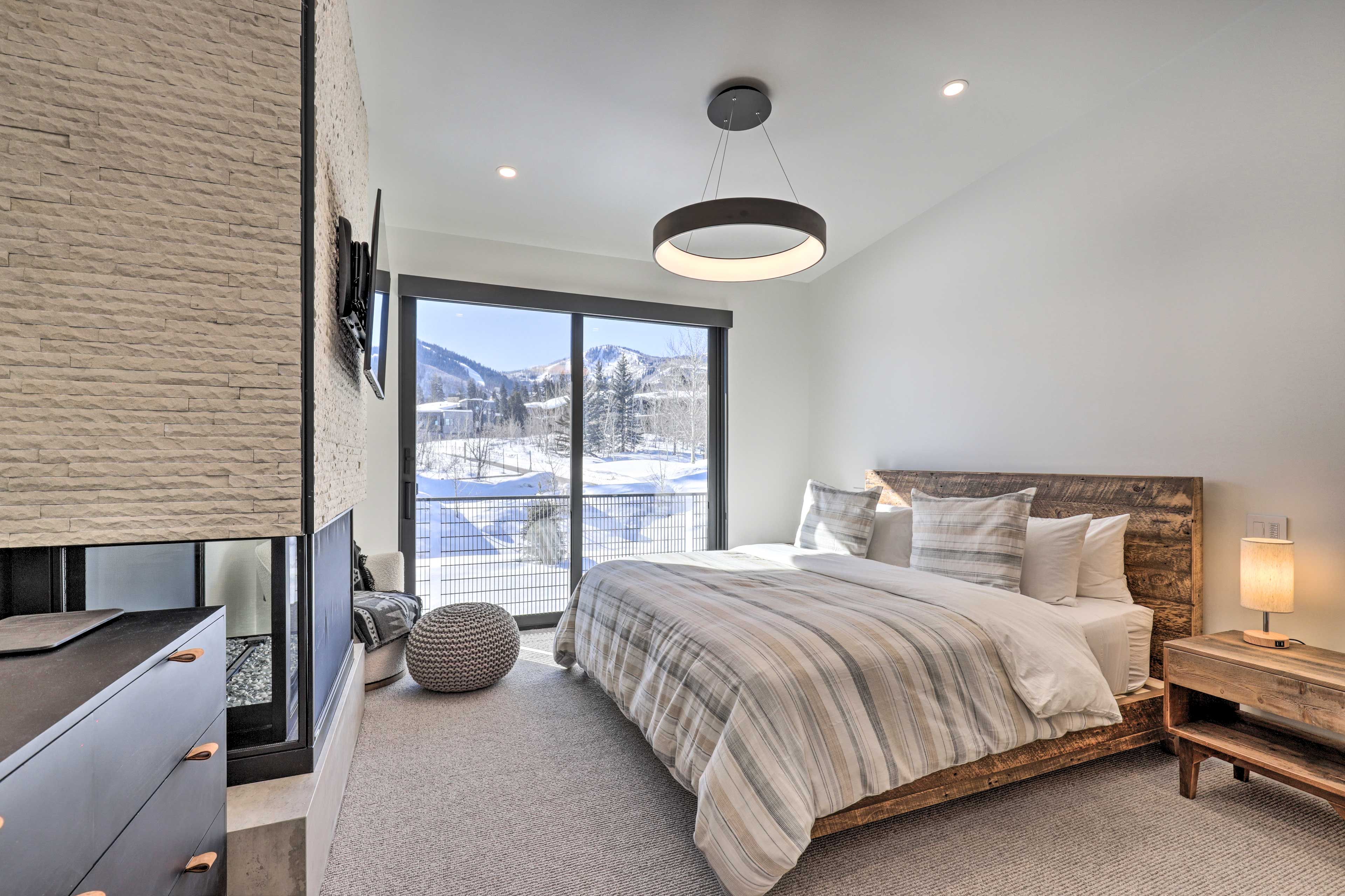 Bedroom 1 | King Bed | Smart TV | Gas Fireplace | 2nd Floor