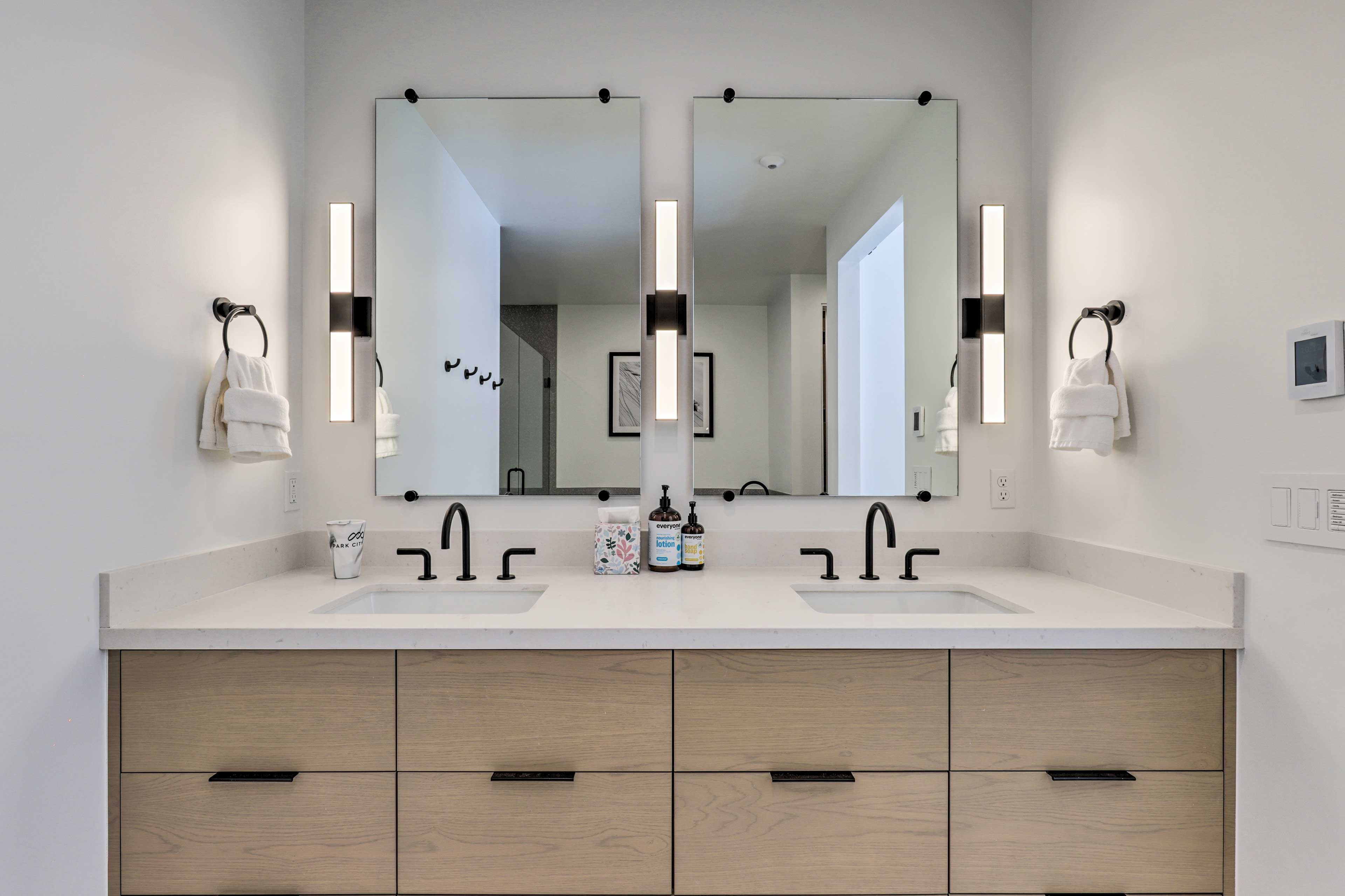 Full Bathroom | Complimentary Toiletries | 2nd Floor