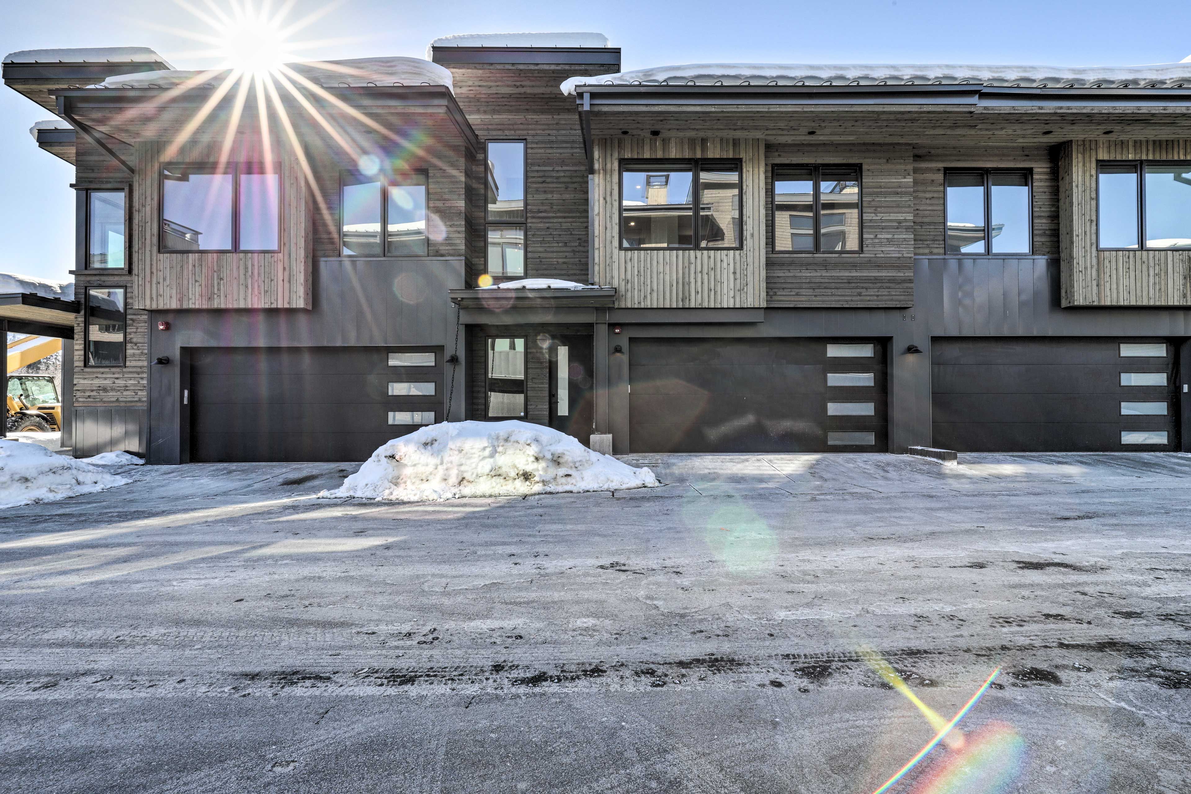 Parking | Garage (1 Vehicle) | Paid Overnight Parking Lot (Nearby)