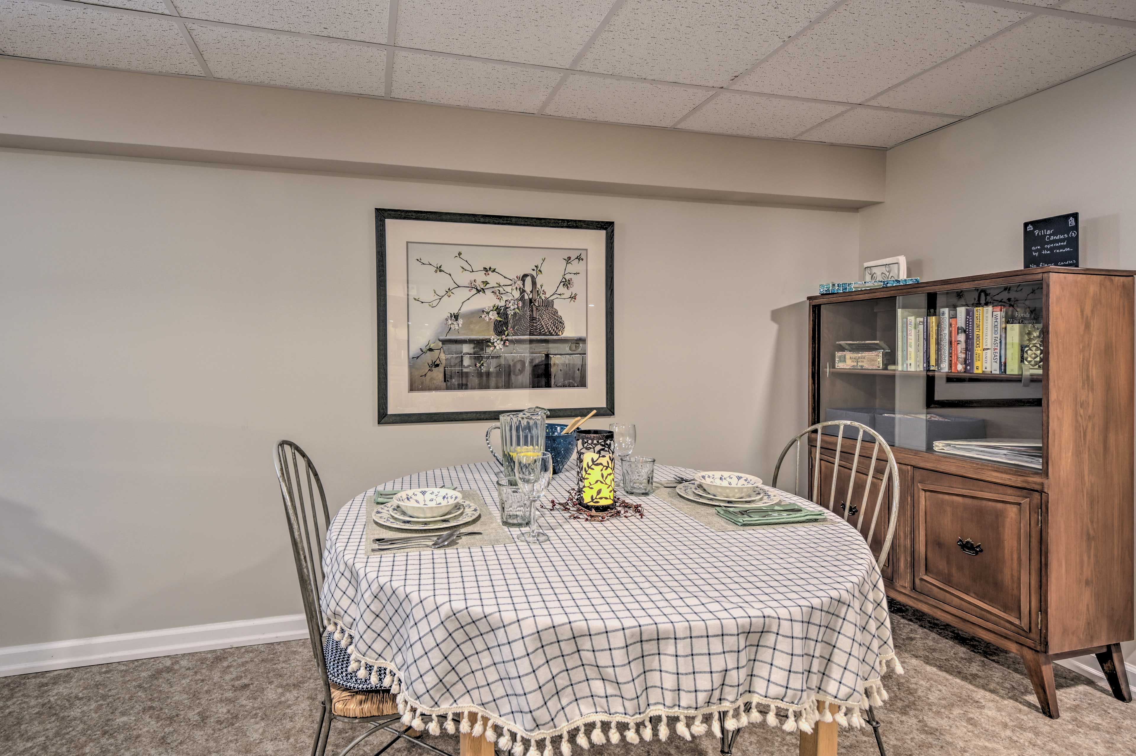 Dining Area | 2-Person Dining Table