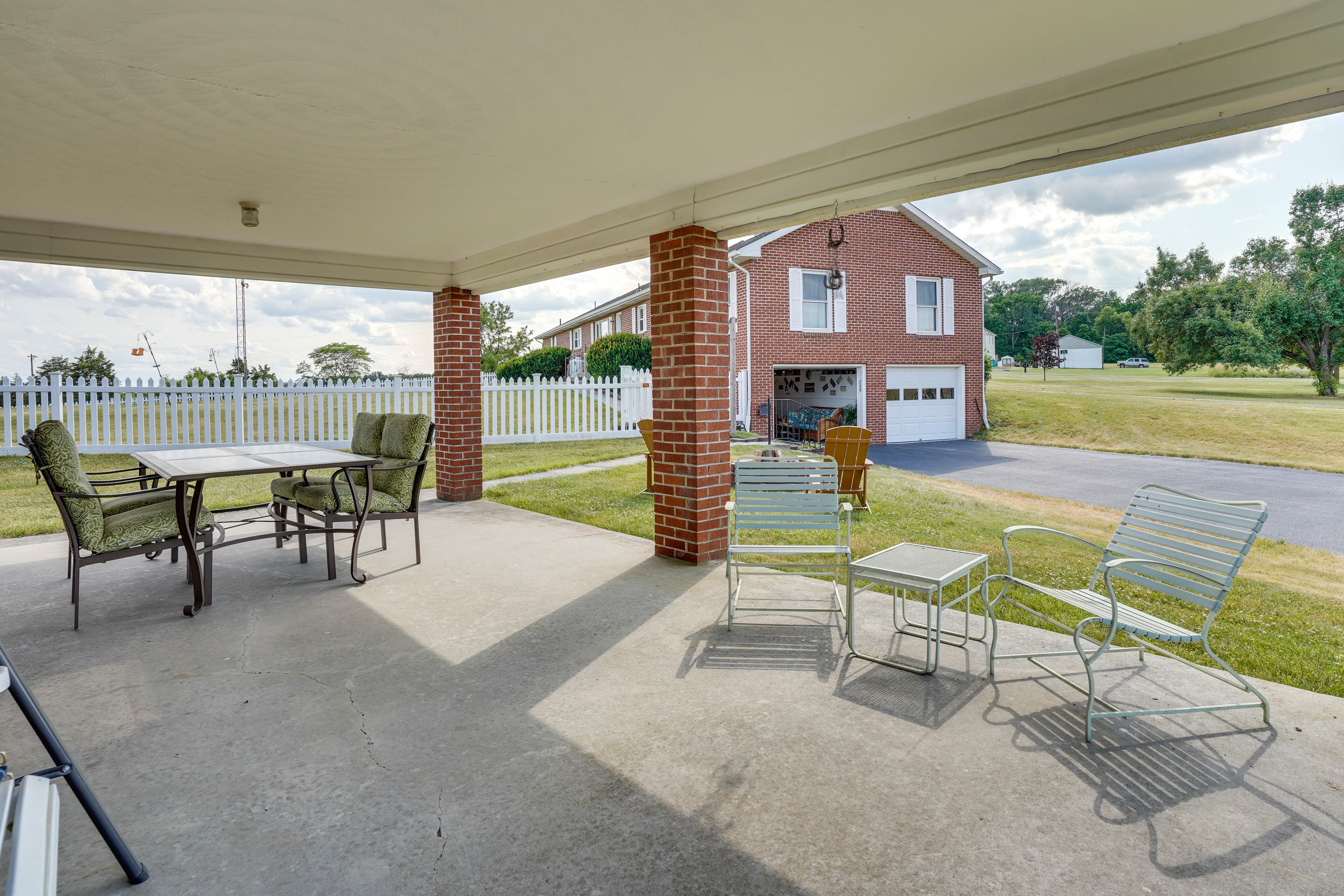 Covered Patio | Outdoor Dining
