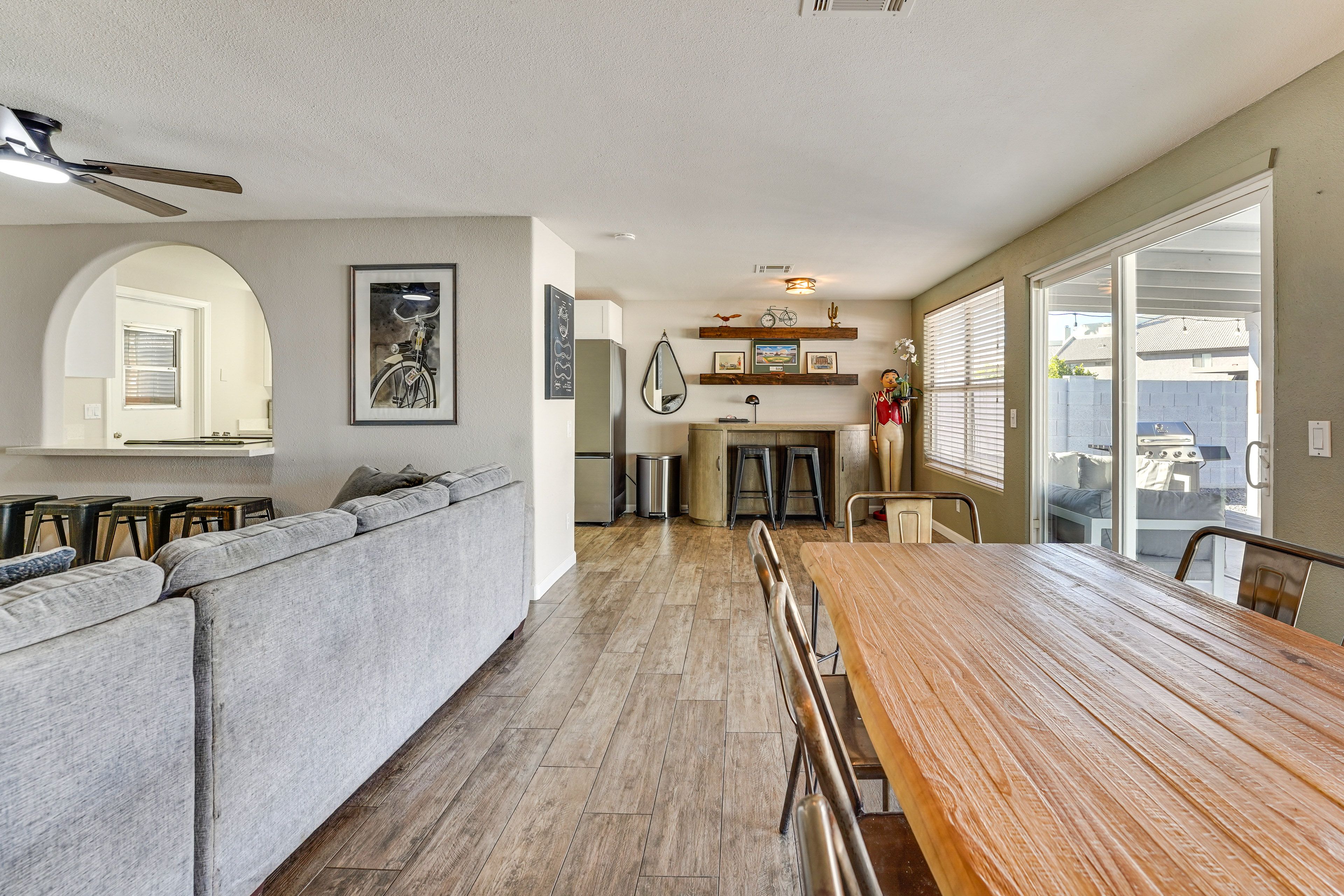 Dining Area | Dishware/Flatware