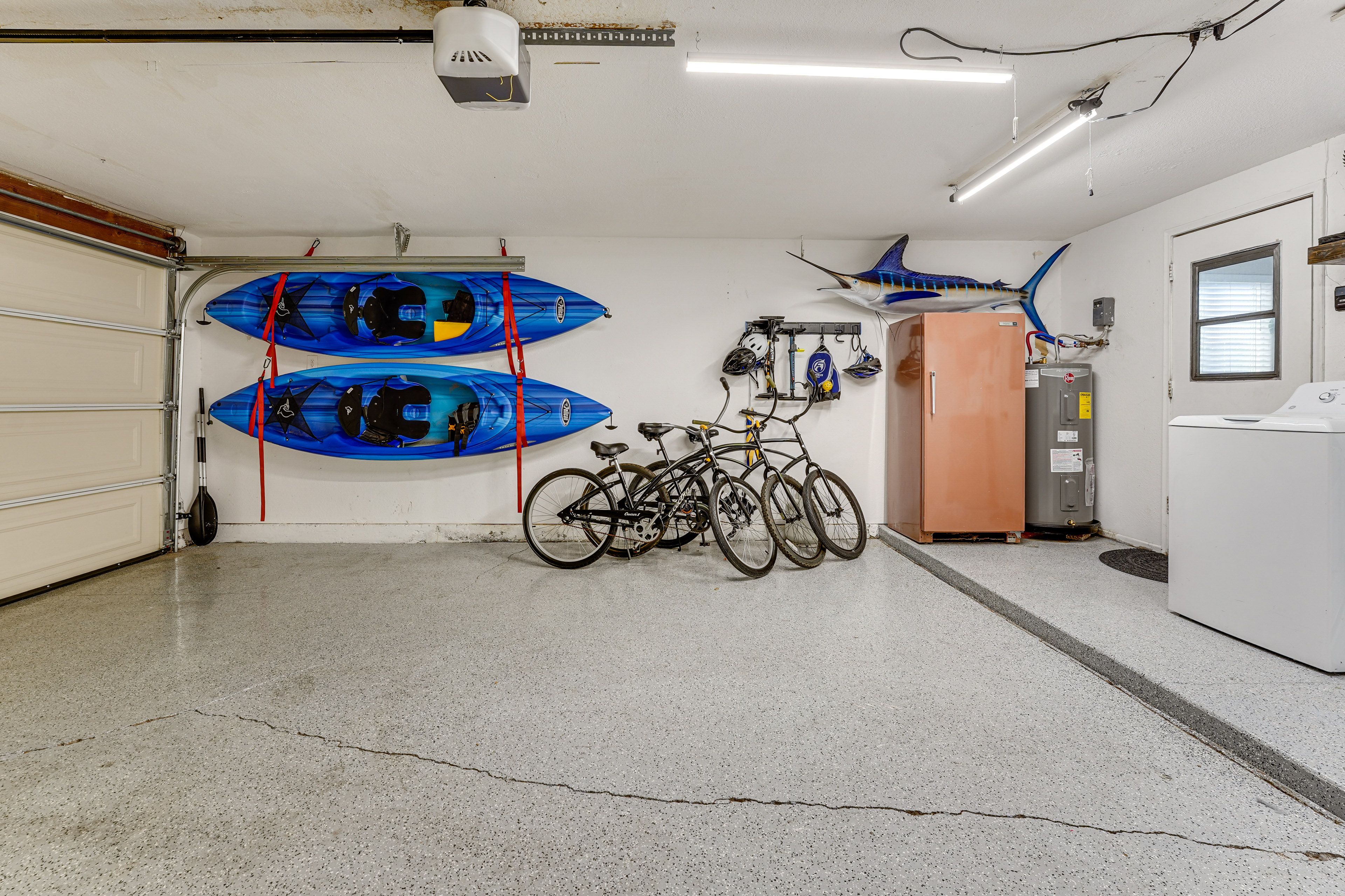 Single-Story Home | Kayaks | 3 Bicycles | Dart Board