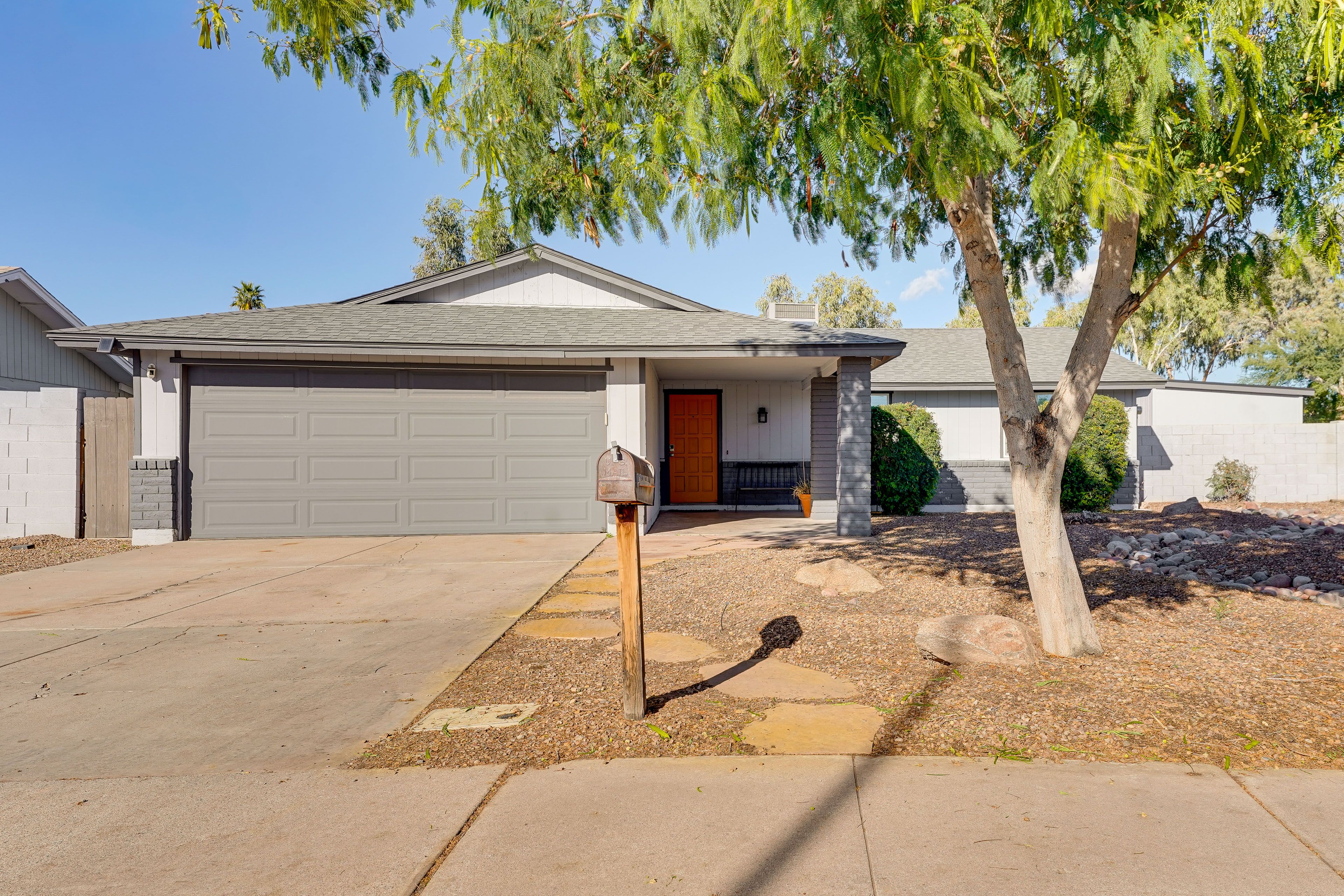 Property Exterior | Outdoor Dining Table