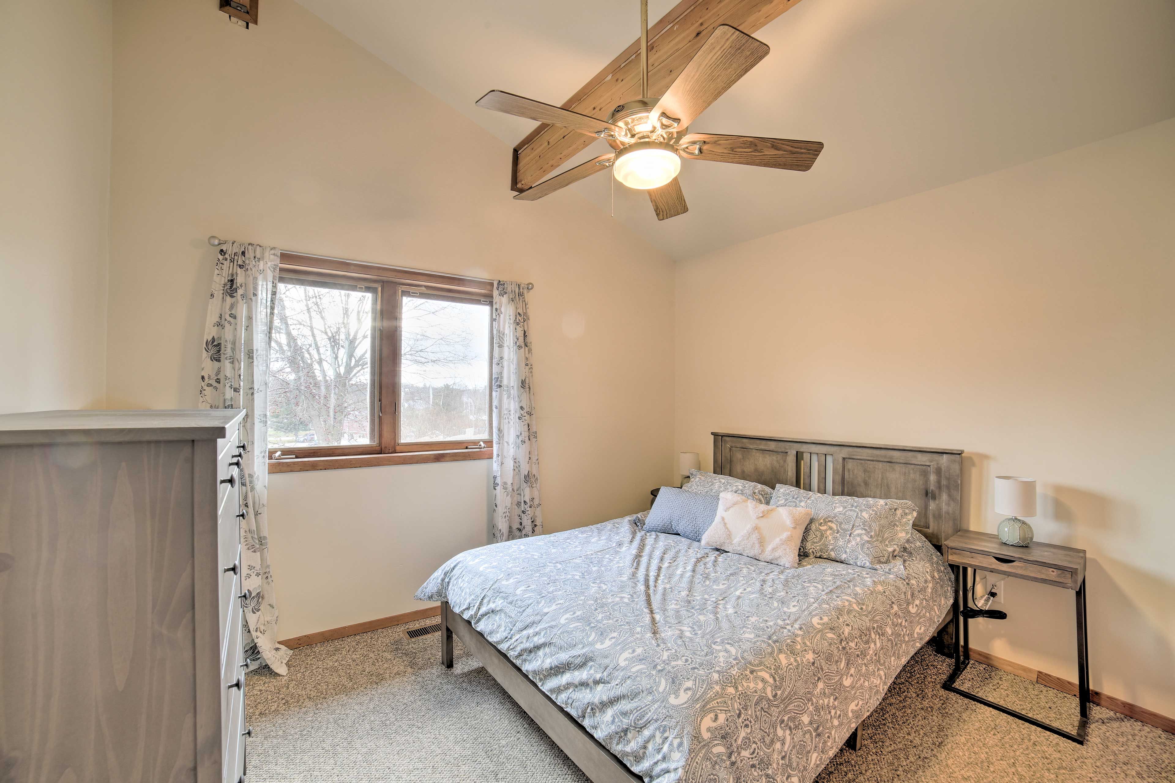 Bedroom 2 | Queen Bed | Main Level