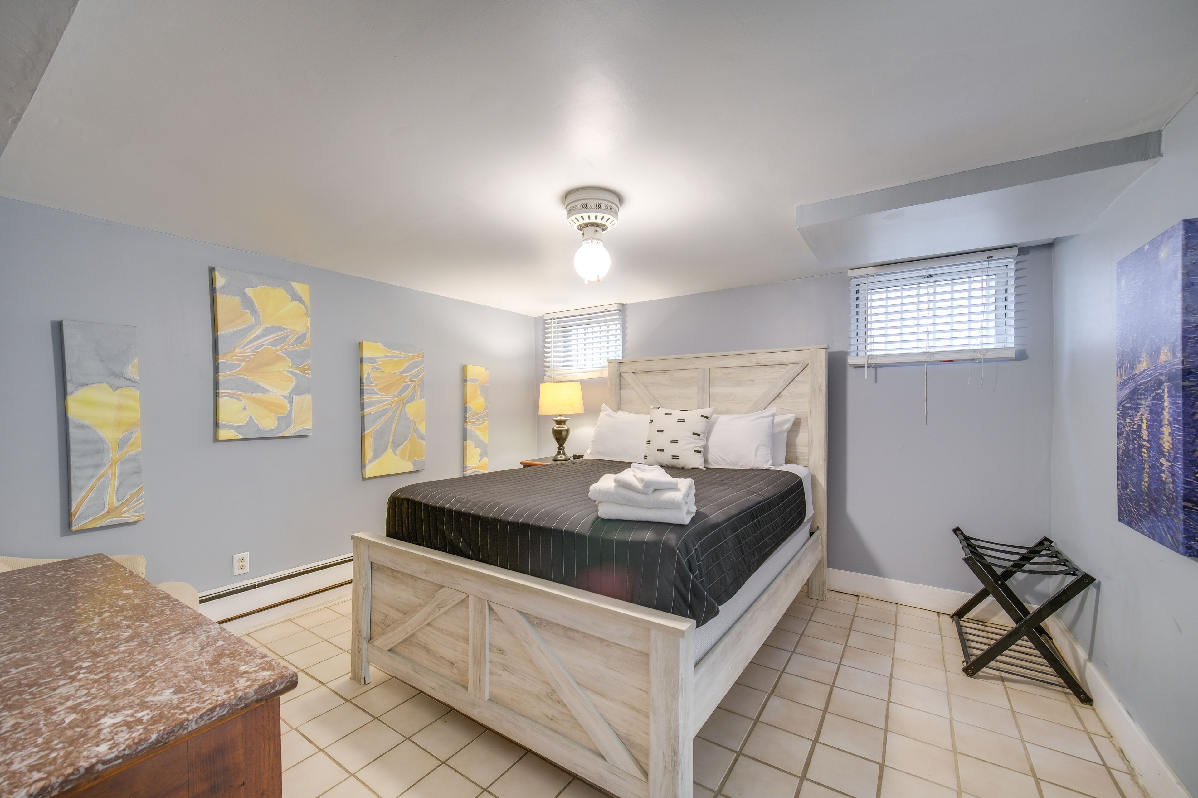 Bedroom 1 | Queen Bed