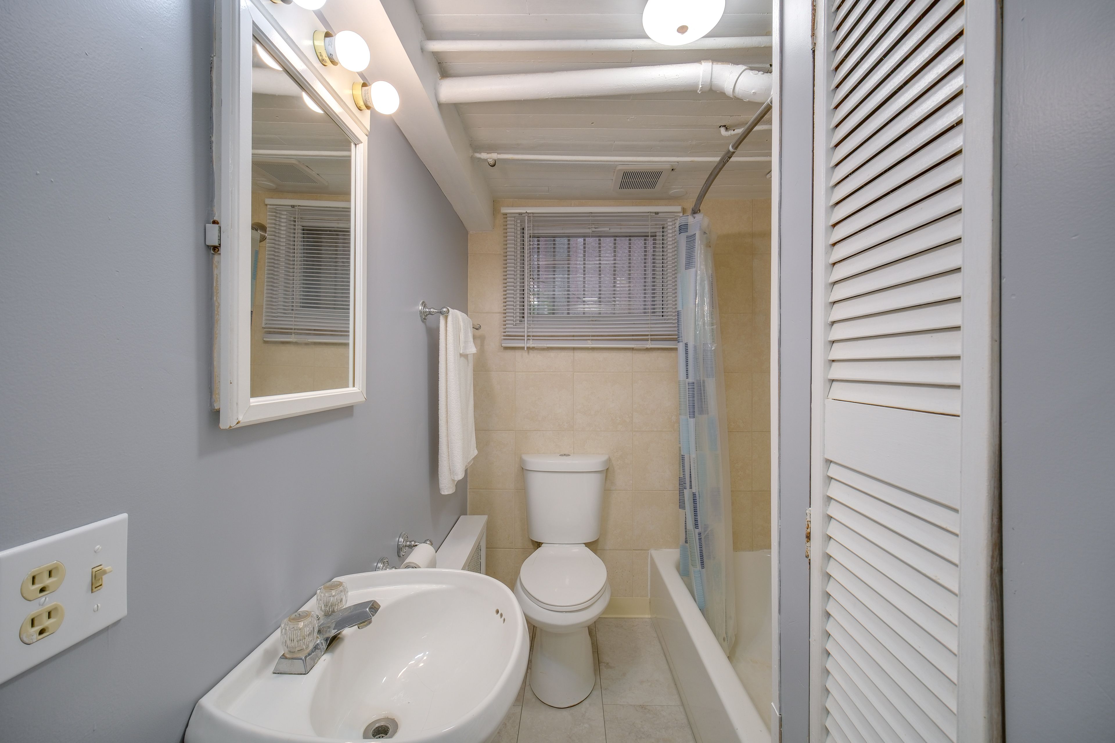 Full Bathroom