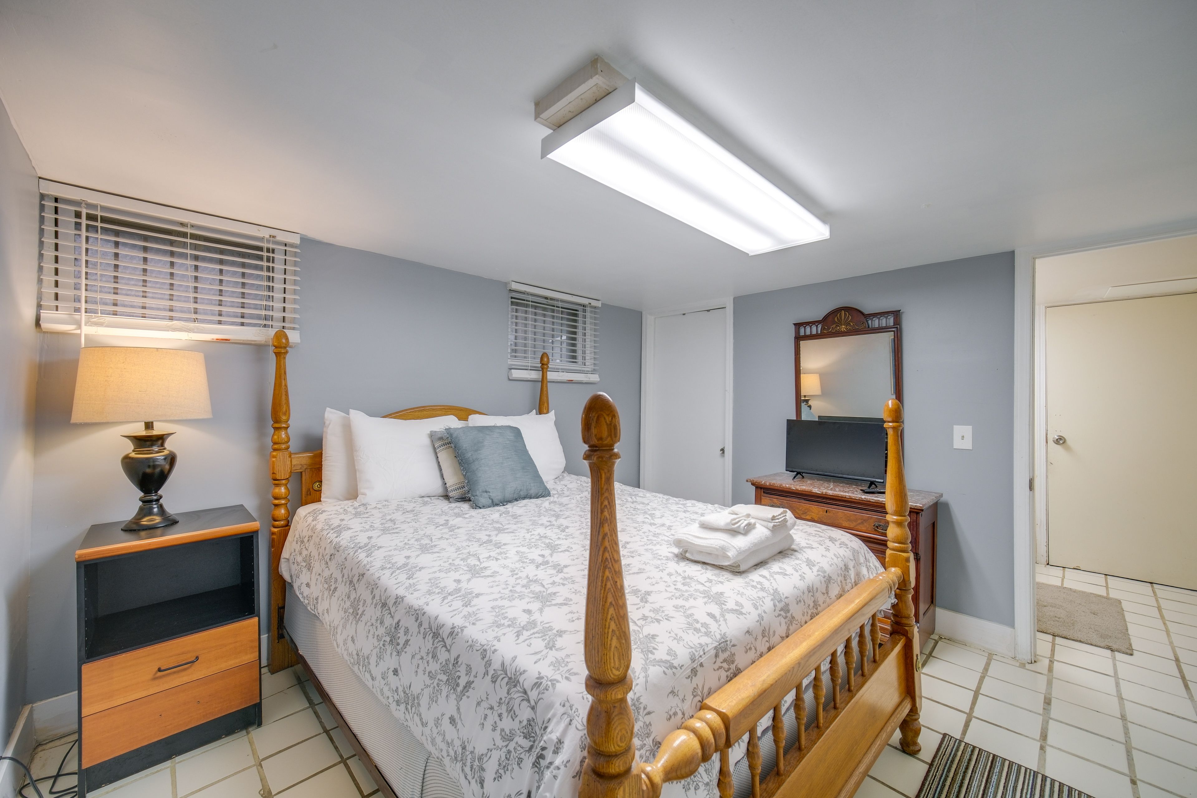 Bedroom 2 | Queen Bed