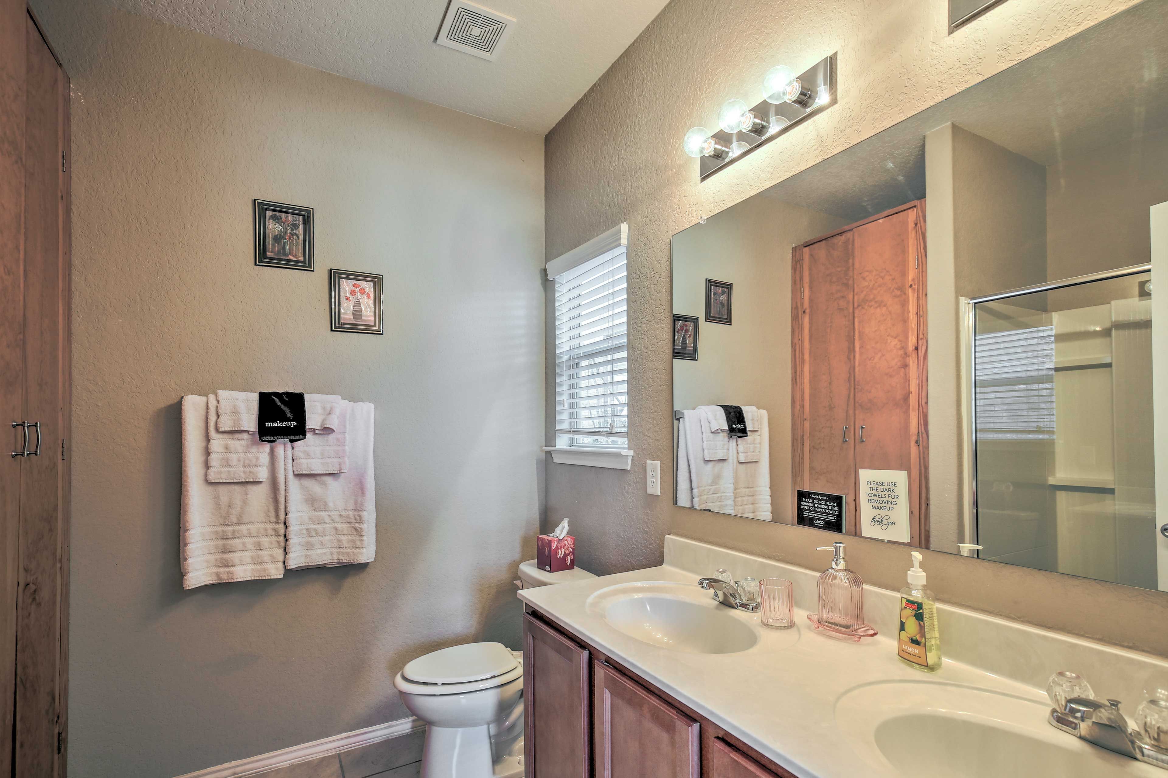 En-Suite Bathroom | Towels Provided