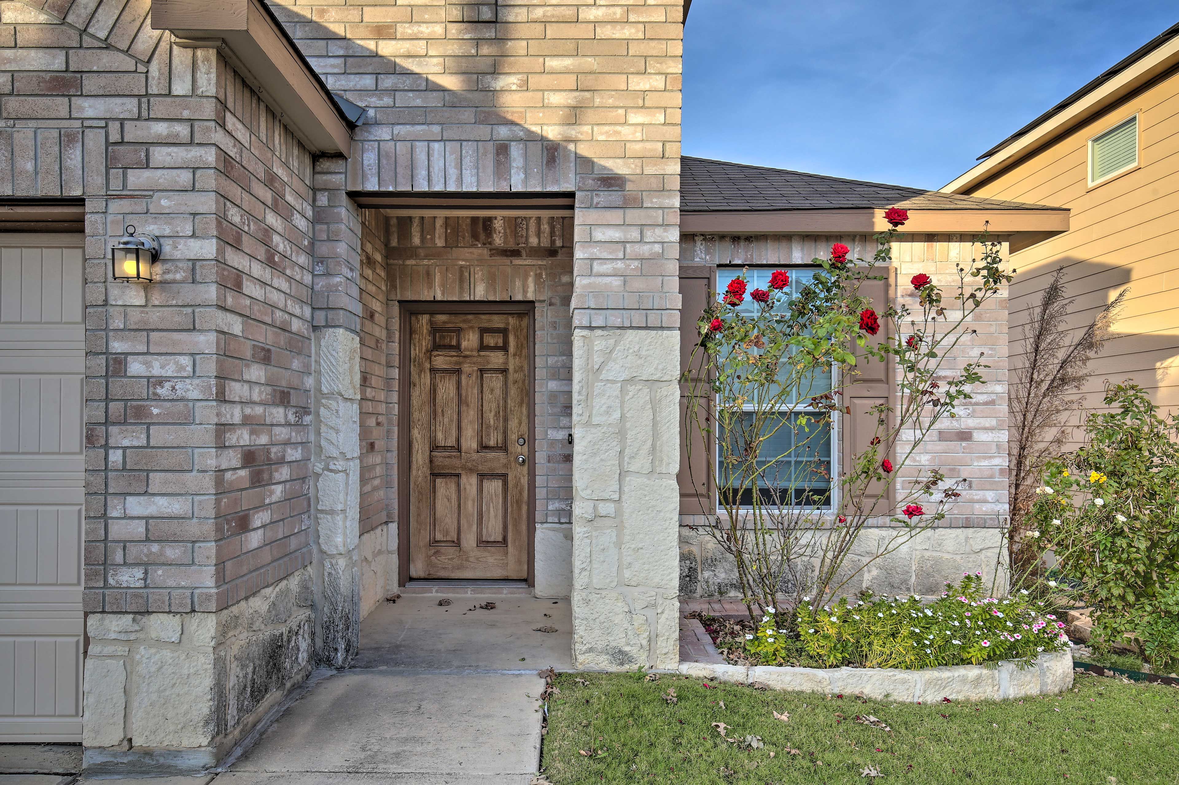 Parking | Garage (2 Vehicles) | Driveway (2 Vehicles)