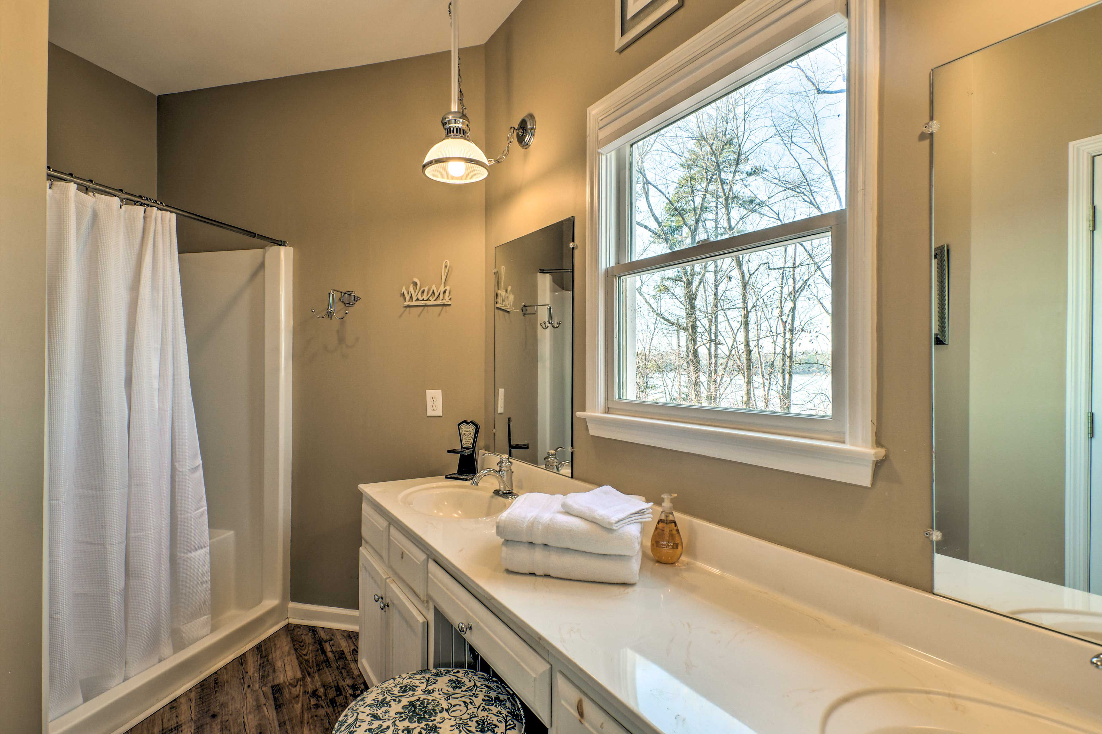 Full Bathroom