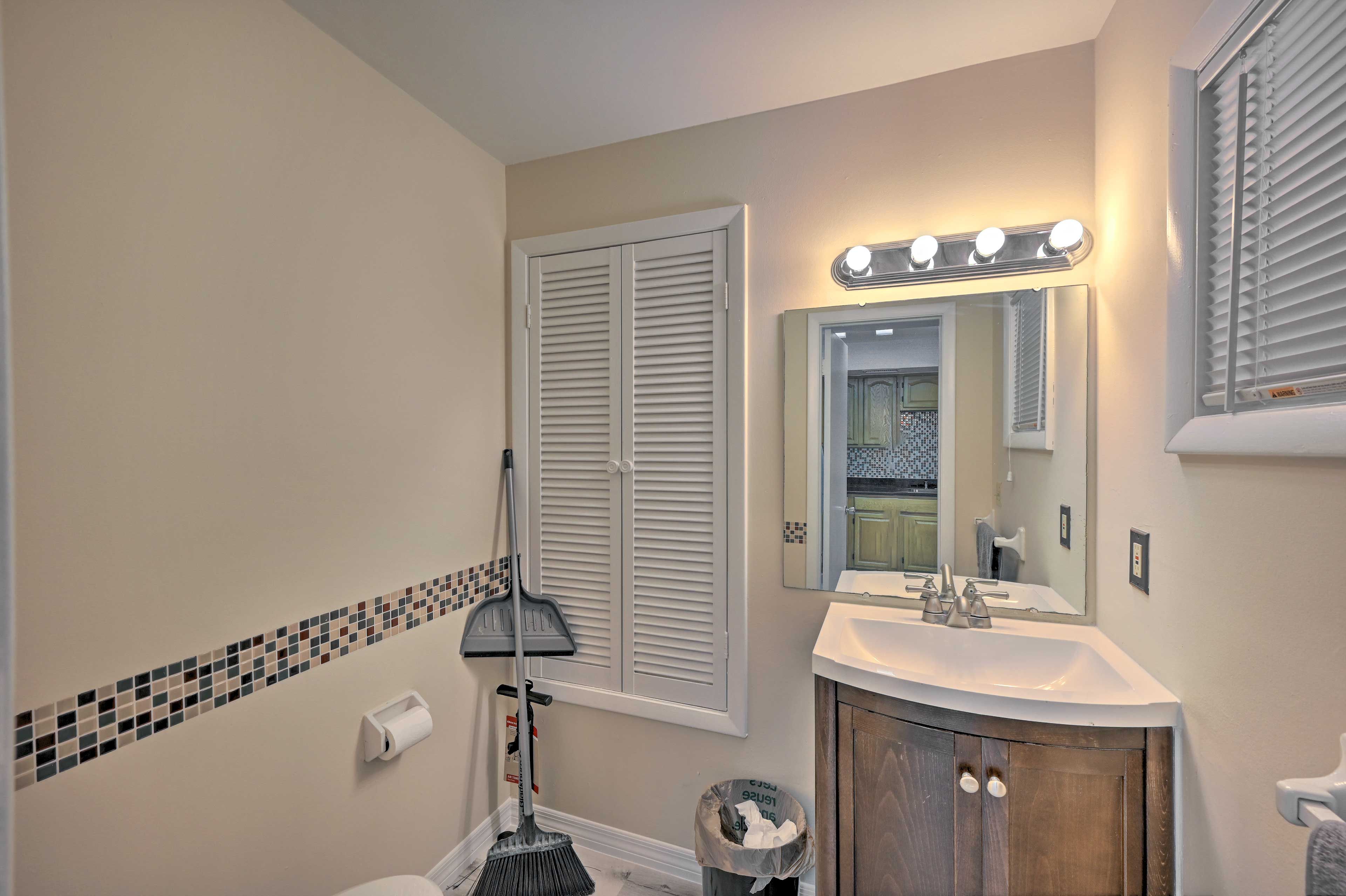 Half Bathroom | 1st Floor