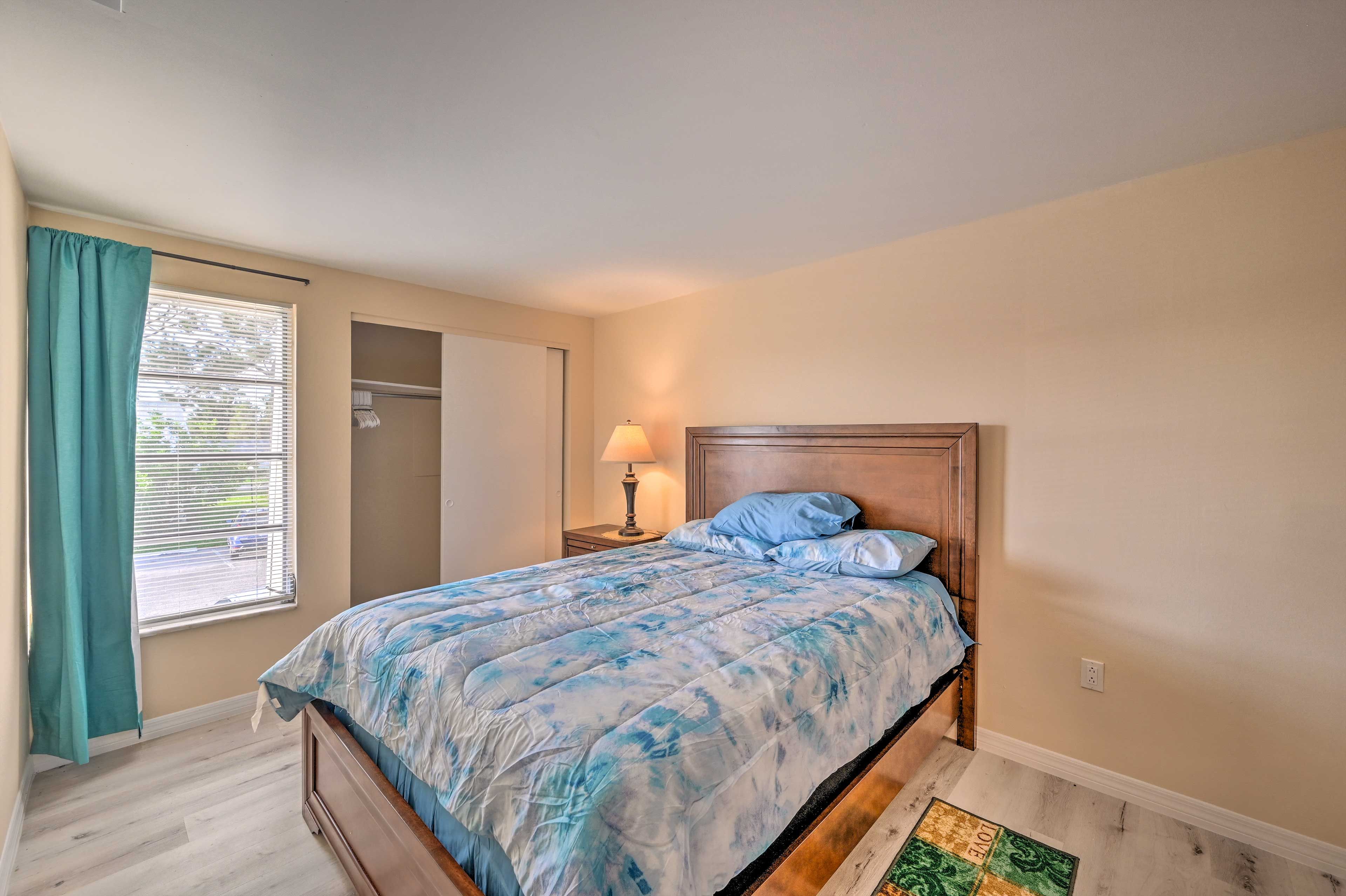 Bedroom 1 | 1st Floor | Queen Bed