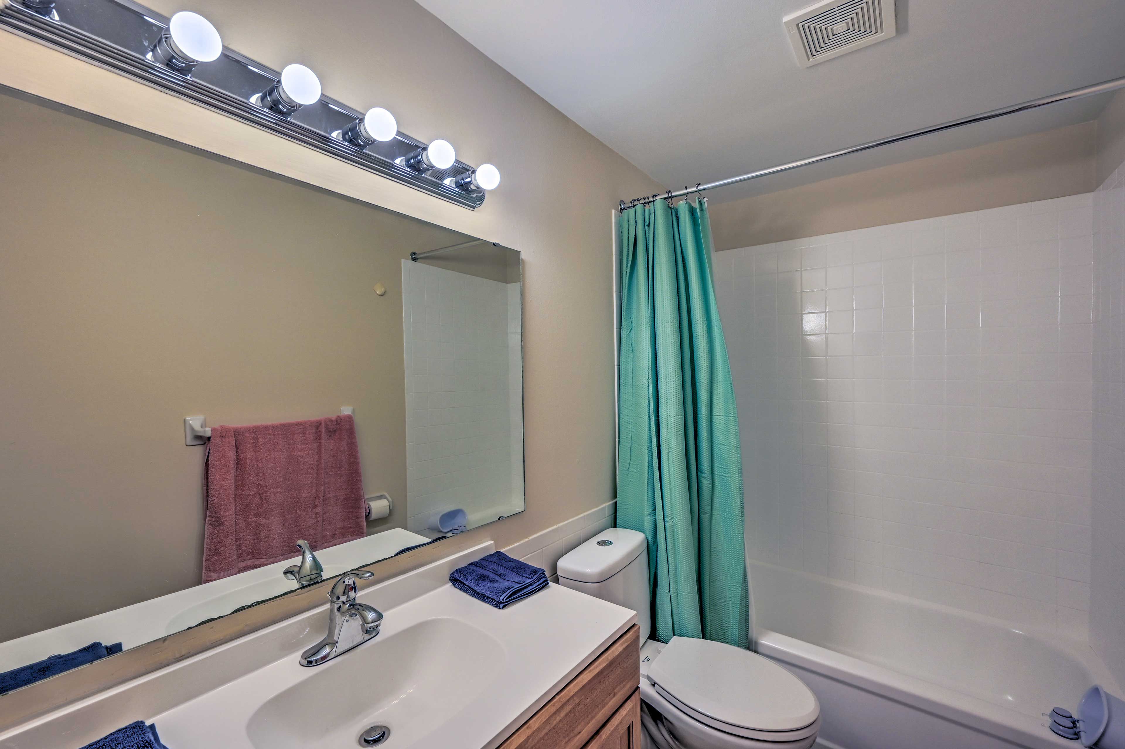 Full Bathroom | 2nd Floor