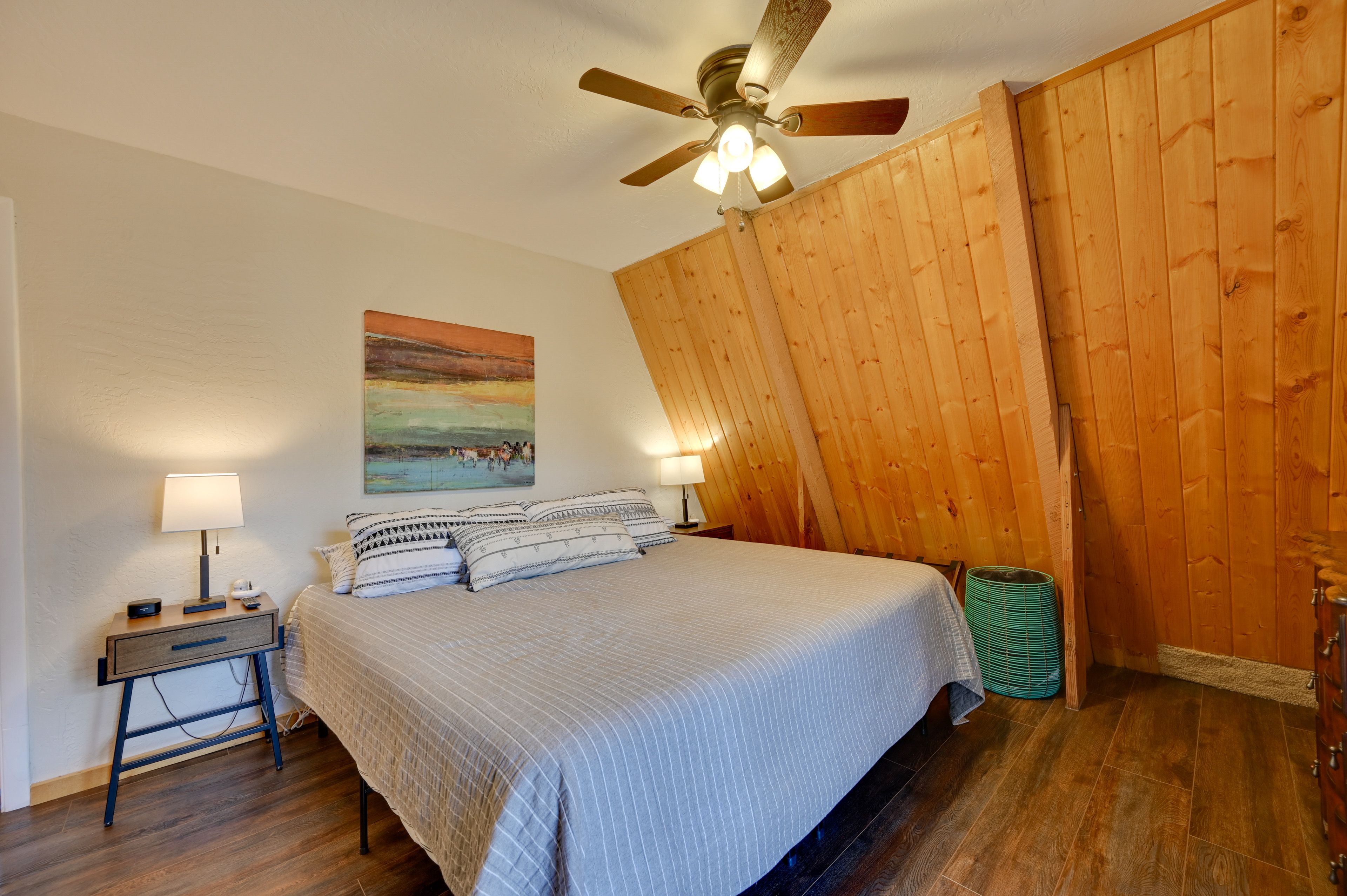 Bedroom 1 | King Bed | 1st Floor | Full En-Suite Bathroom | Linens & Towels