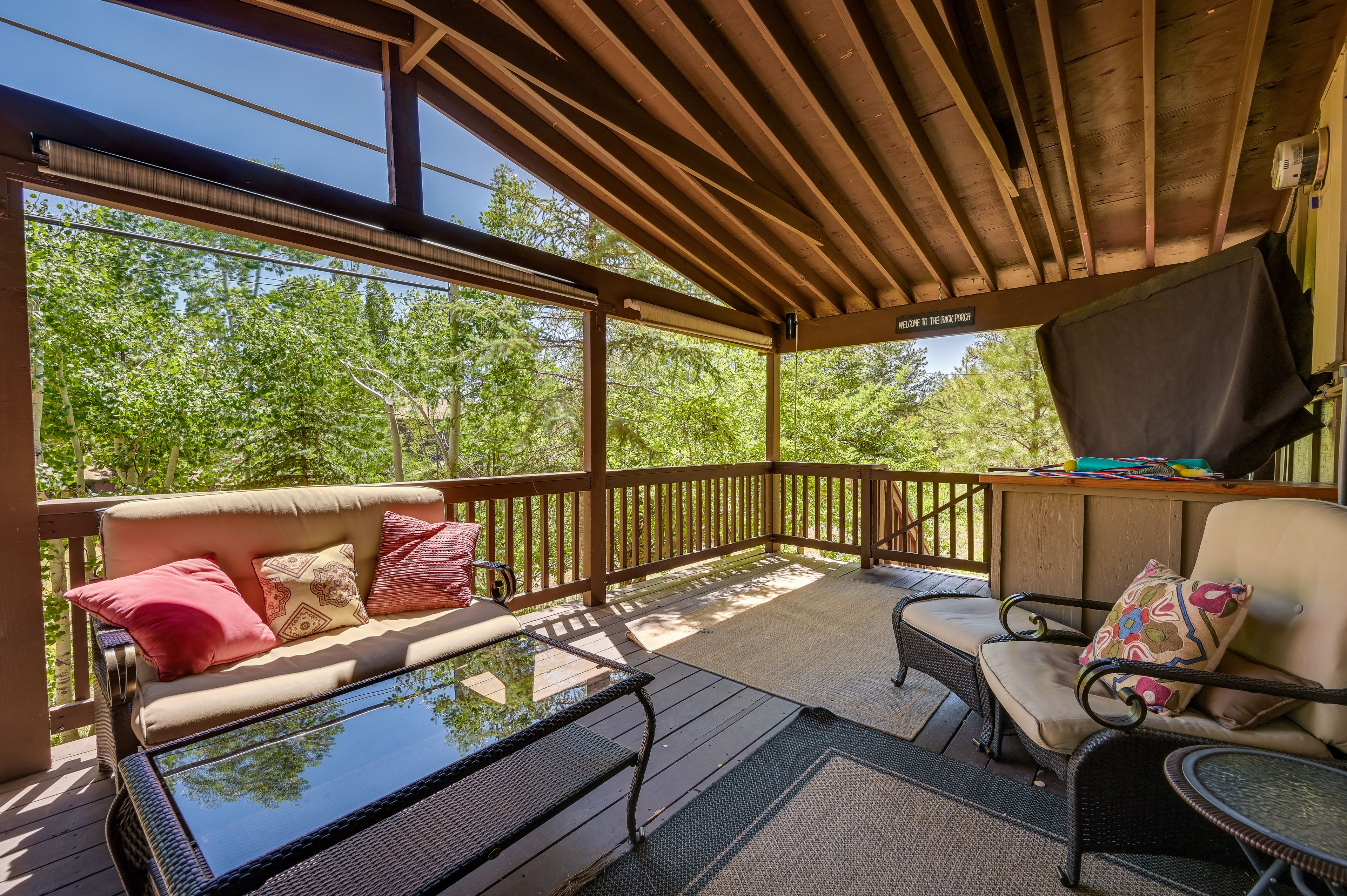 Covered Deck | 1st Floor | Smart TV