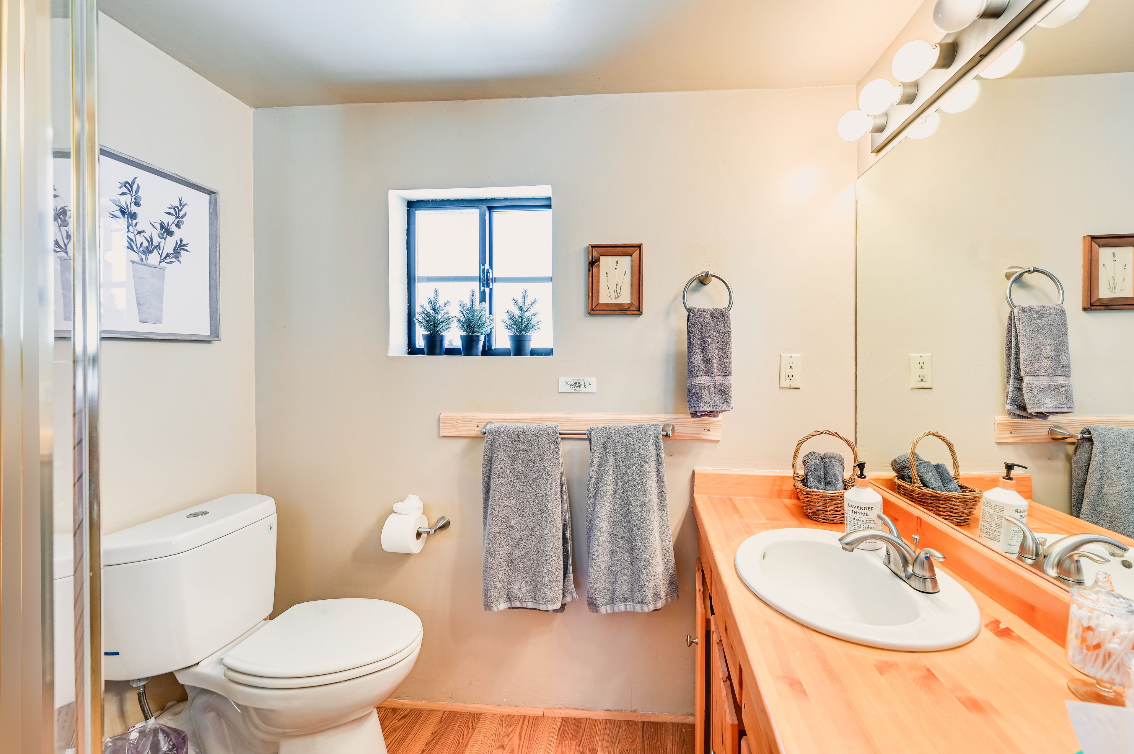 Full En-Suite Bathroom | 2nd Floor | Stairs Required