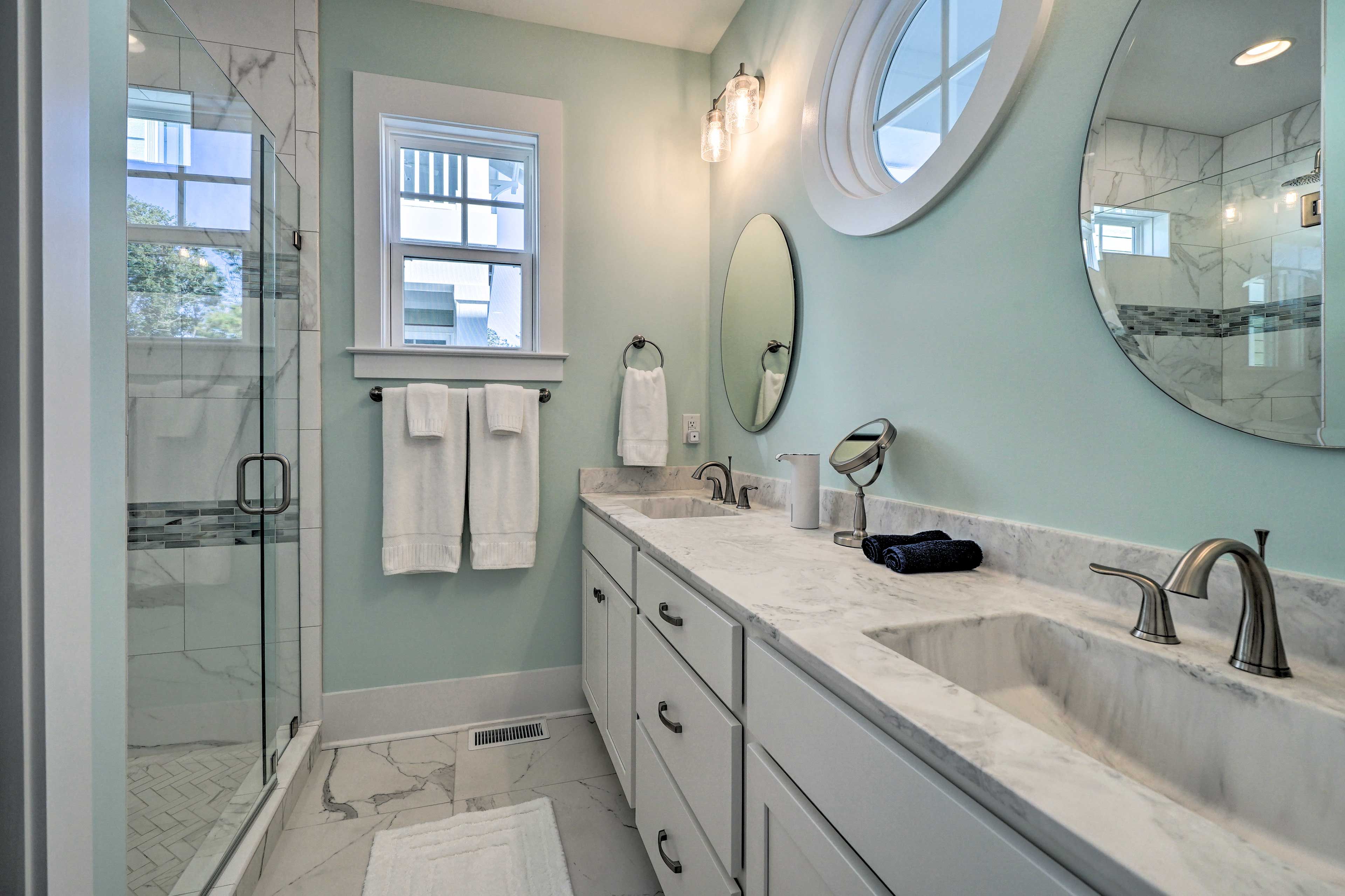 Full Bathroom | Walk-In Shower
