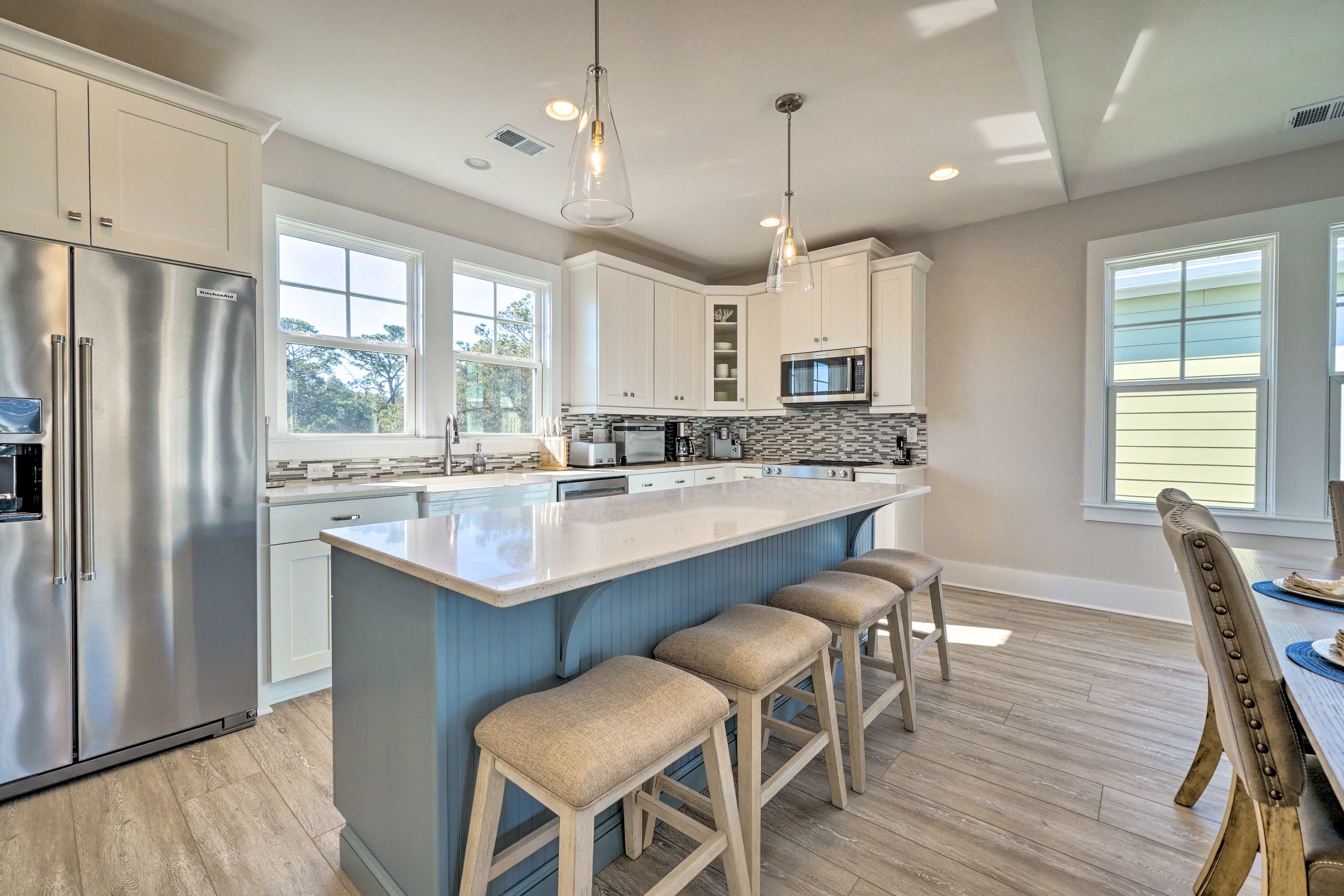 Fully Equipped Kitchen | Breakfast Bar Island
