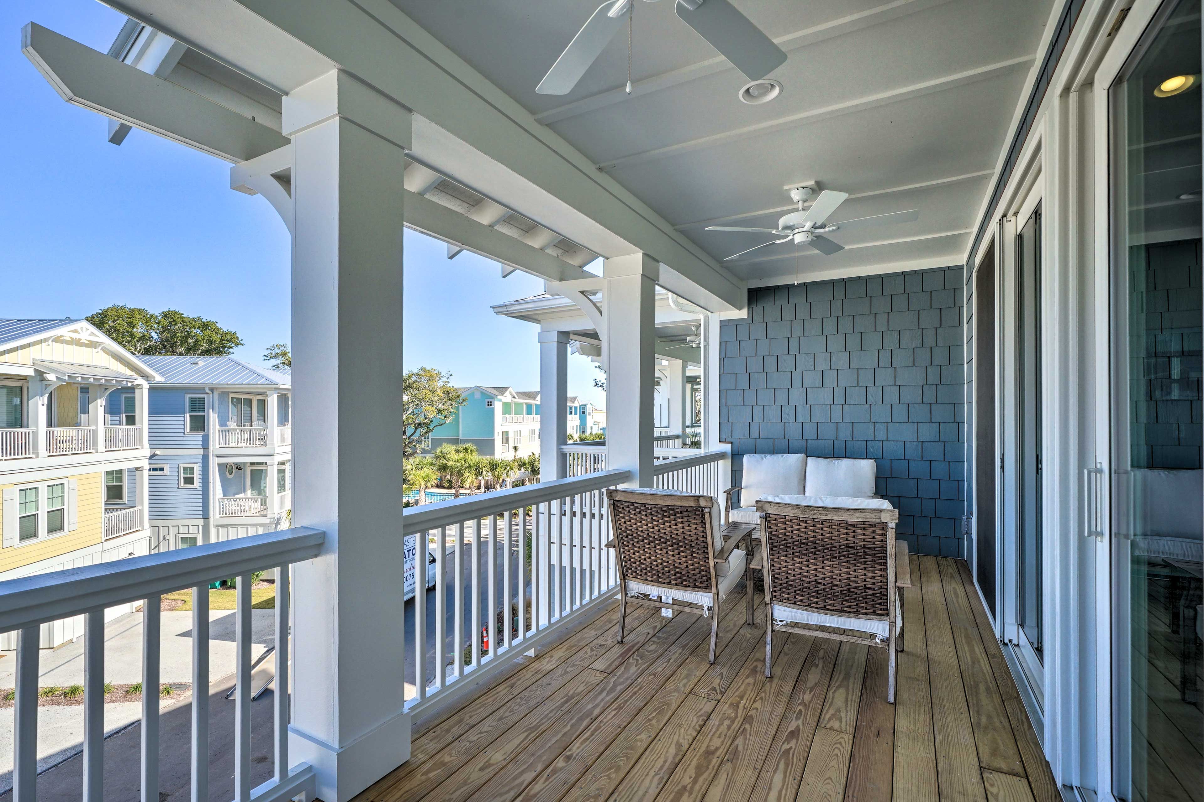 Balcony w/ Seating