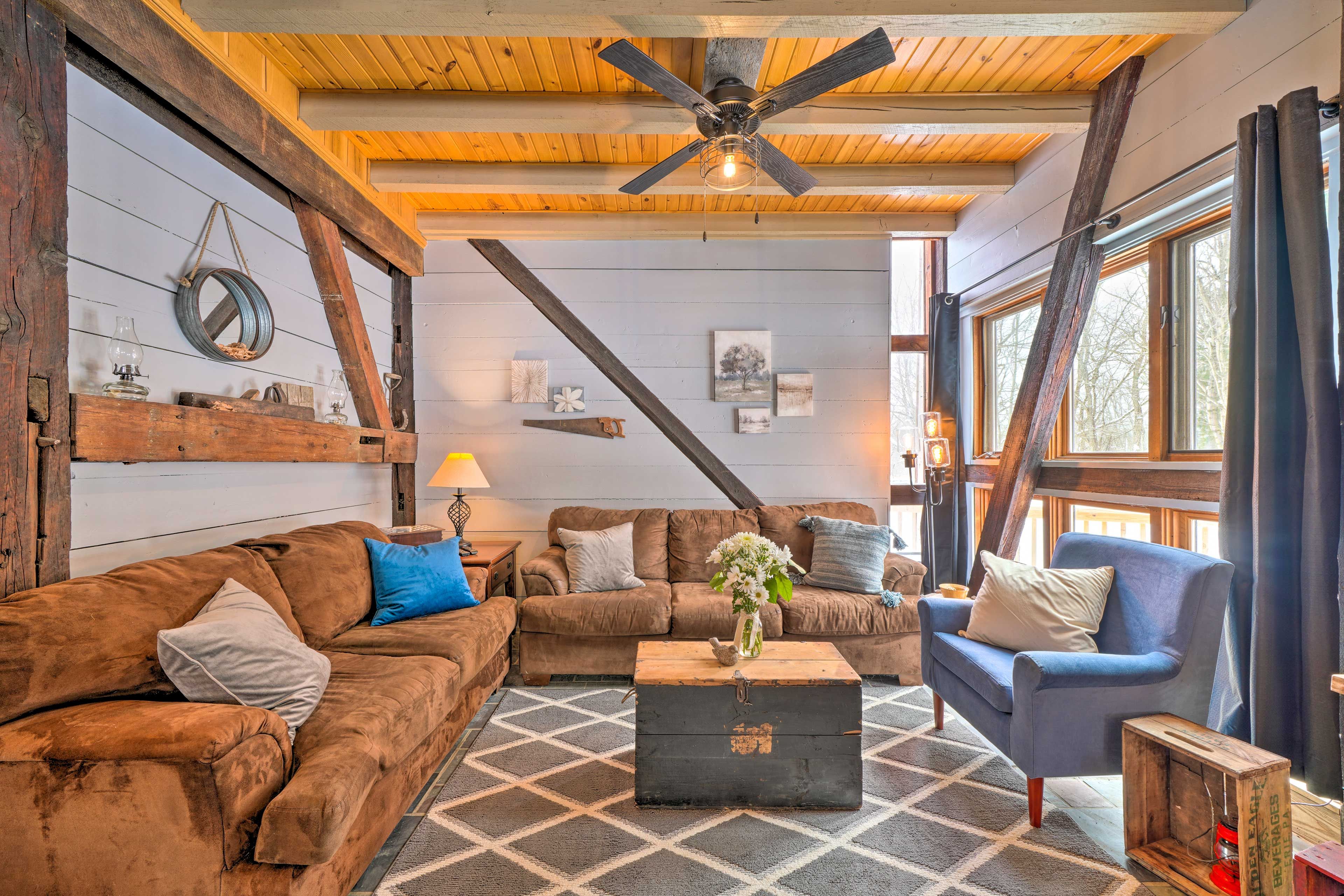 Living Room | 1st Floor | Free WiFi | Central Heating & A/C