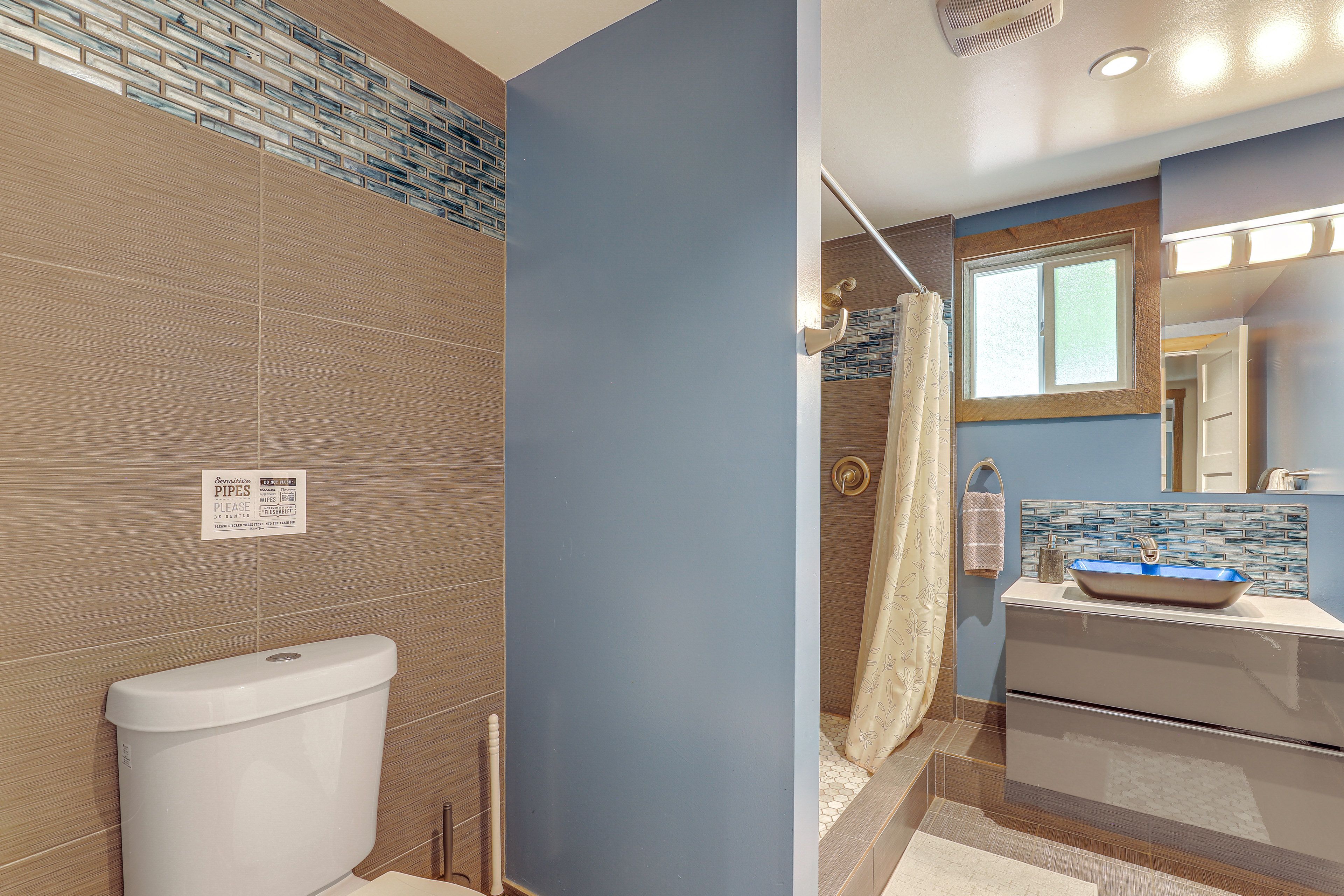 Bathroom | 2nd Floor