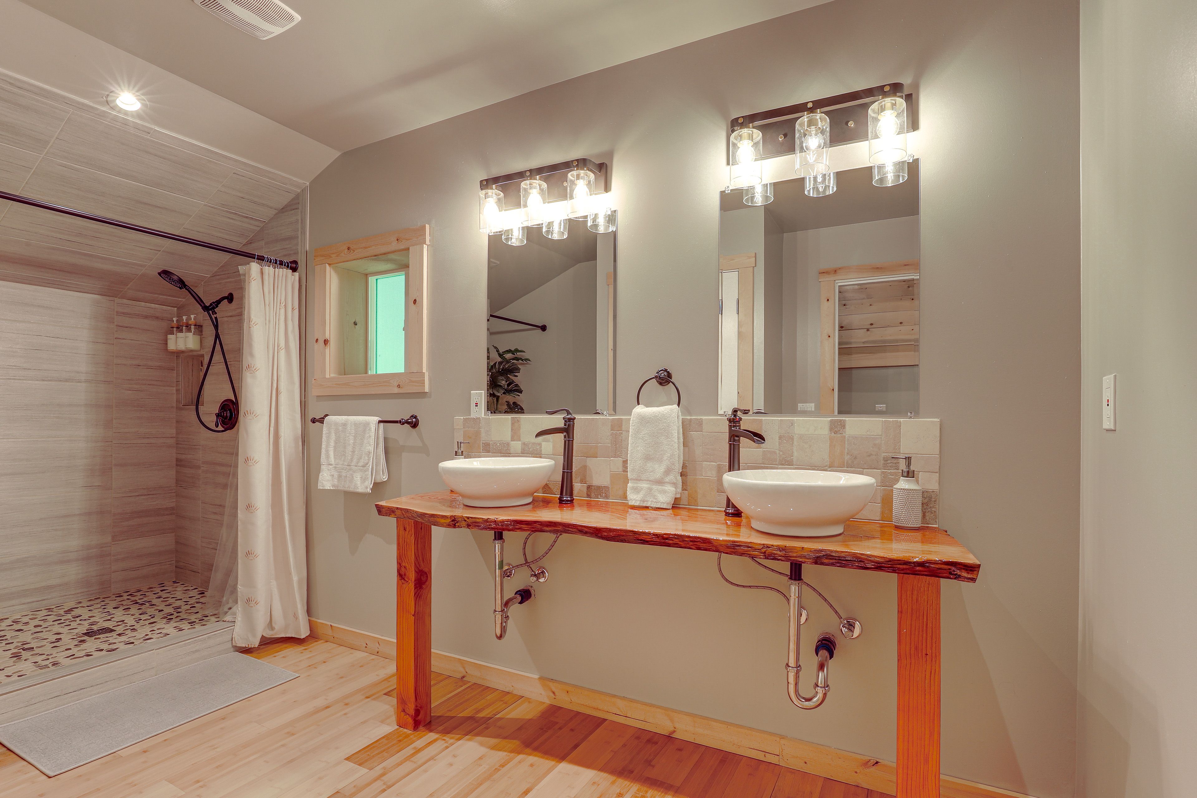 Bathroom | 2nd Floor
