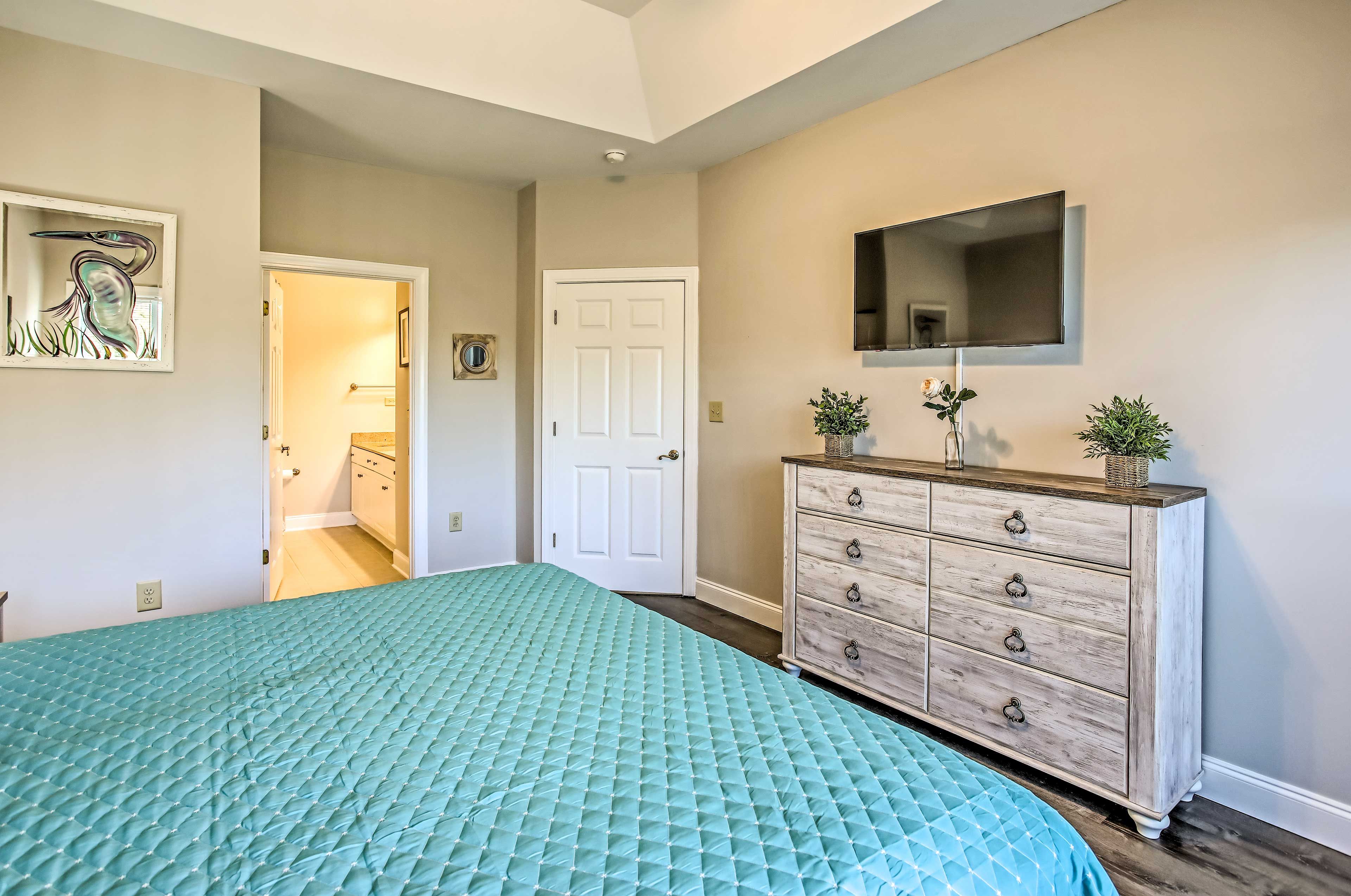 Bedroom 1 | Smart TV | En-Suite Bathroom
